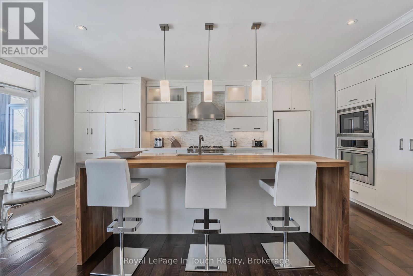 












17 SWAN LANE

,
Tay (Port McNicoll),




Ontario
L0K1R0

