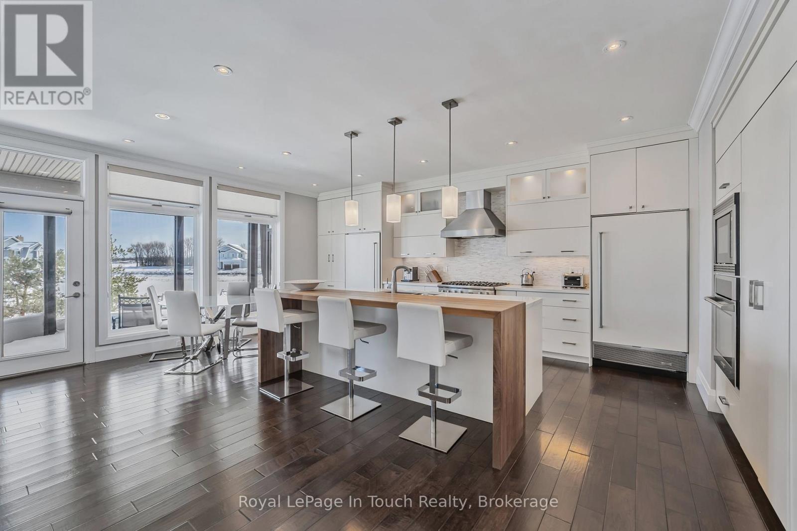 












17 SWAN LANE

,
Tay (Port McNicoll),




Ontario
L0K1R0

