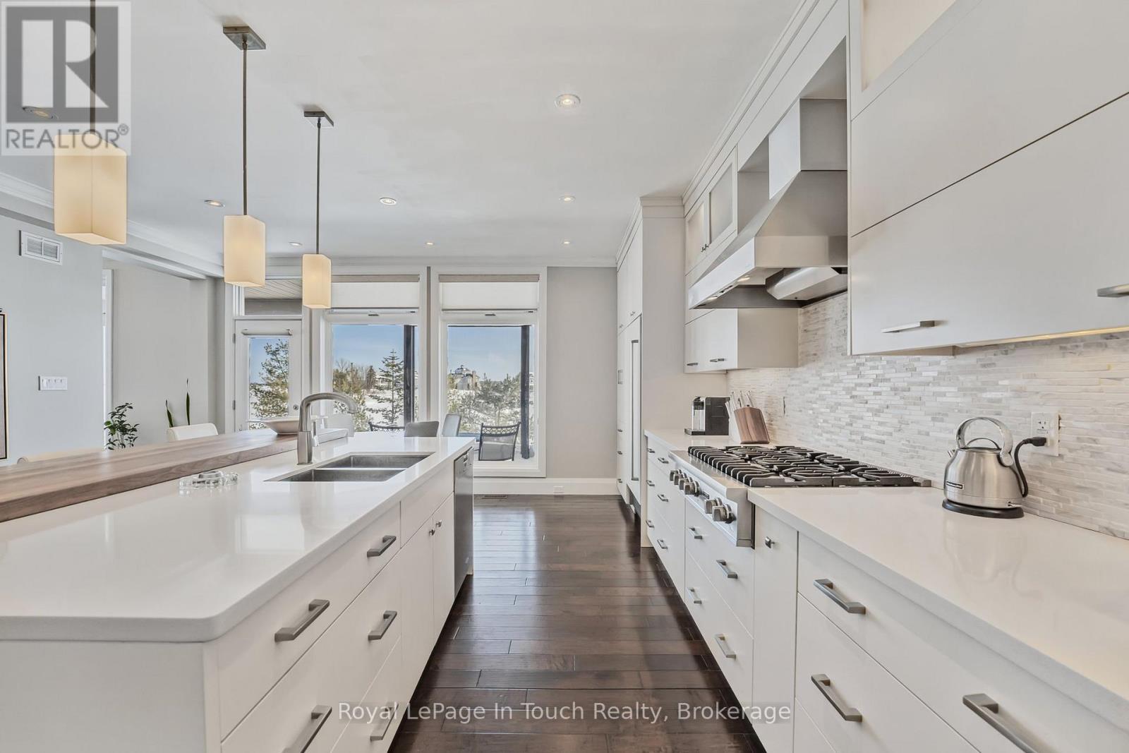 












17 SWAN LANE

,
Tay (Port McNicoll),




Ontario
L0K1R0

