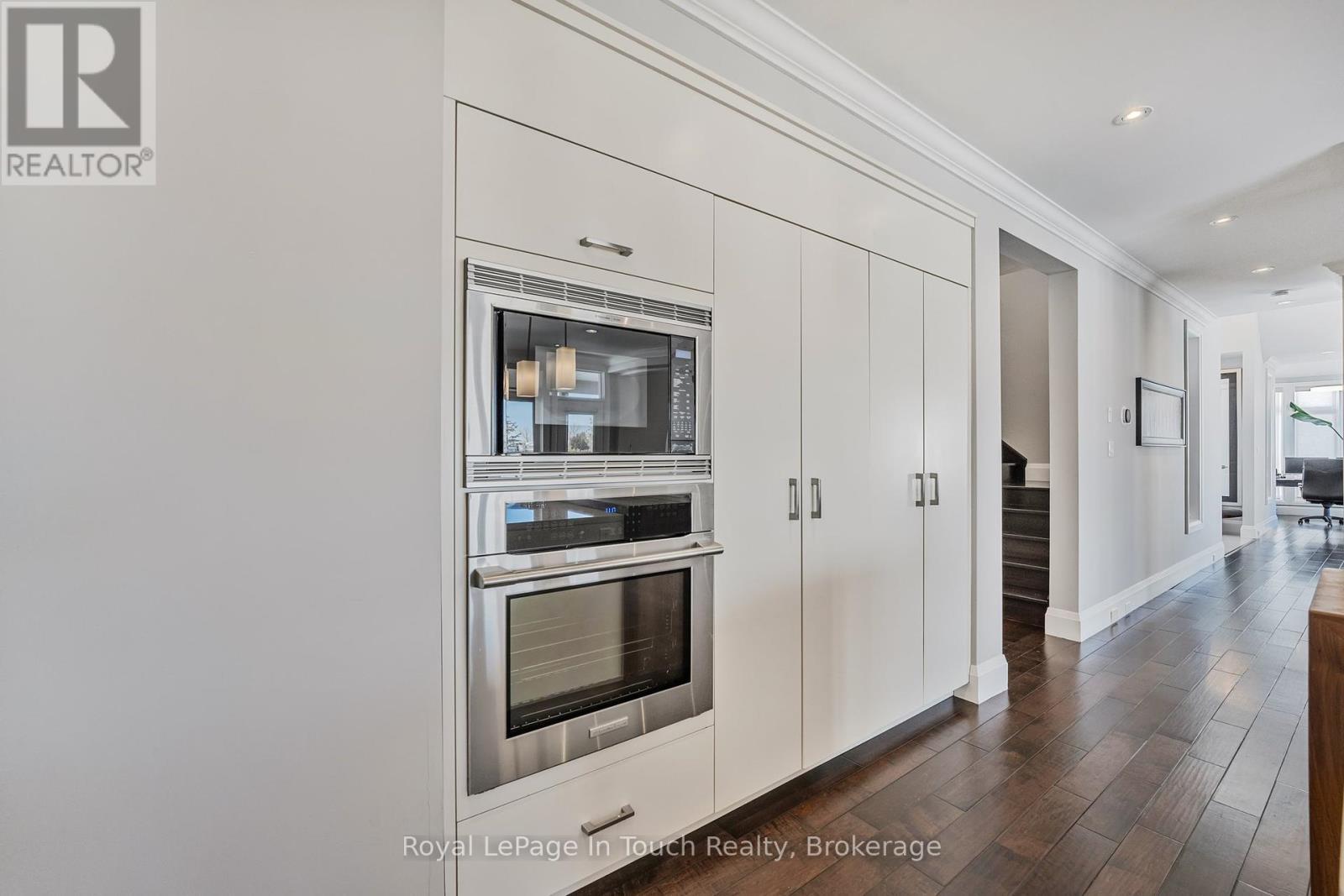 












17 SWAN LANE

,
Tay (Port McNicoll),




Ontario
L0K1R0

