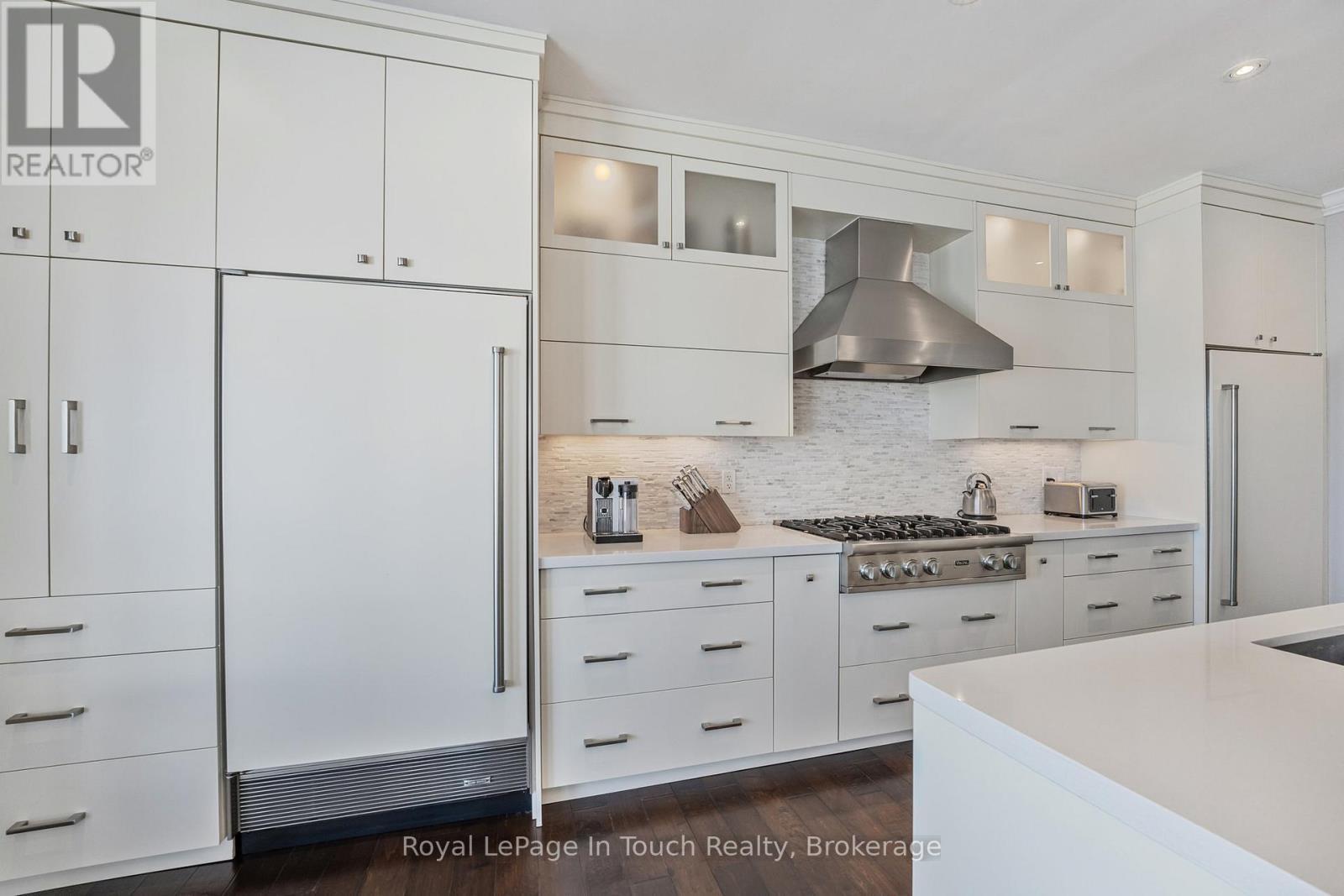 












17 SWAN LANE

,
Tay (Port McNicoll),




Ontario
L0K1R0

