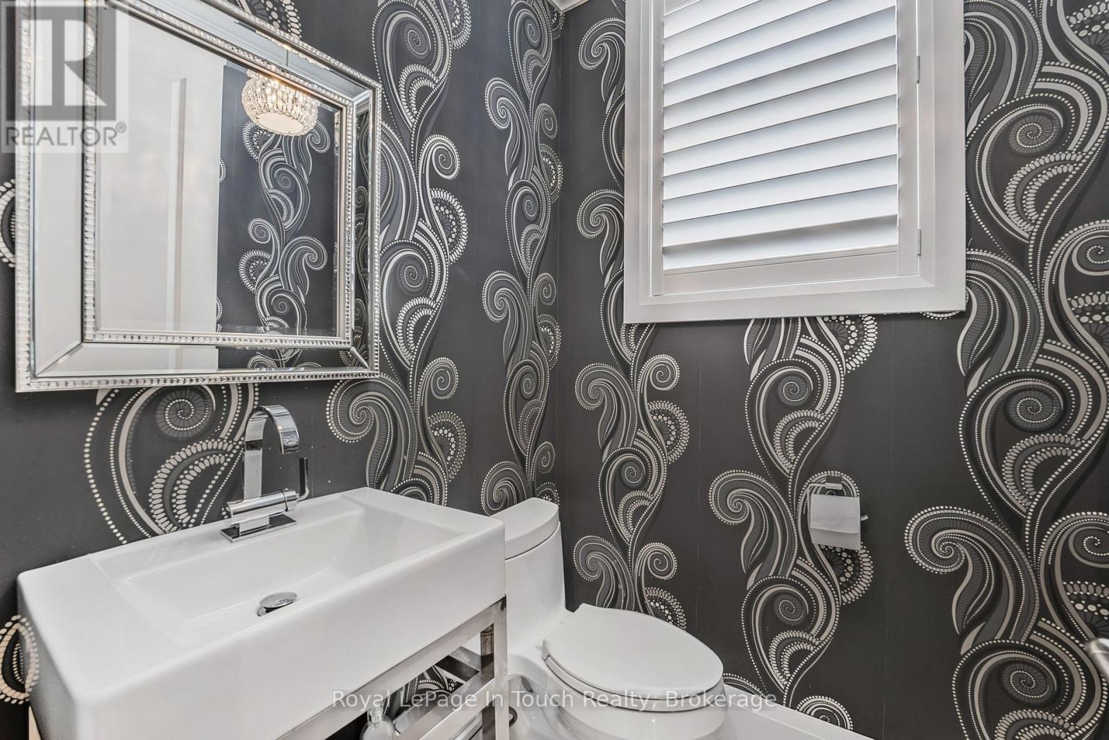












17 SWAN LANE

,
Tay (Port McNicoll),




Ontario
L0K1R0

