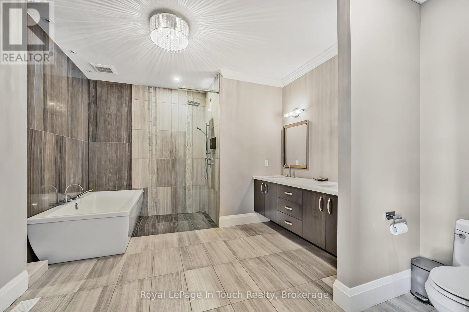 












17 SWAN LANE

,
Tay (Port McNicoll),




Ontario
L0K1R0

