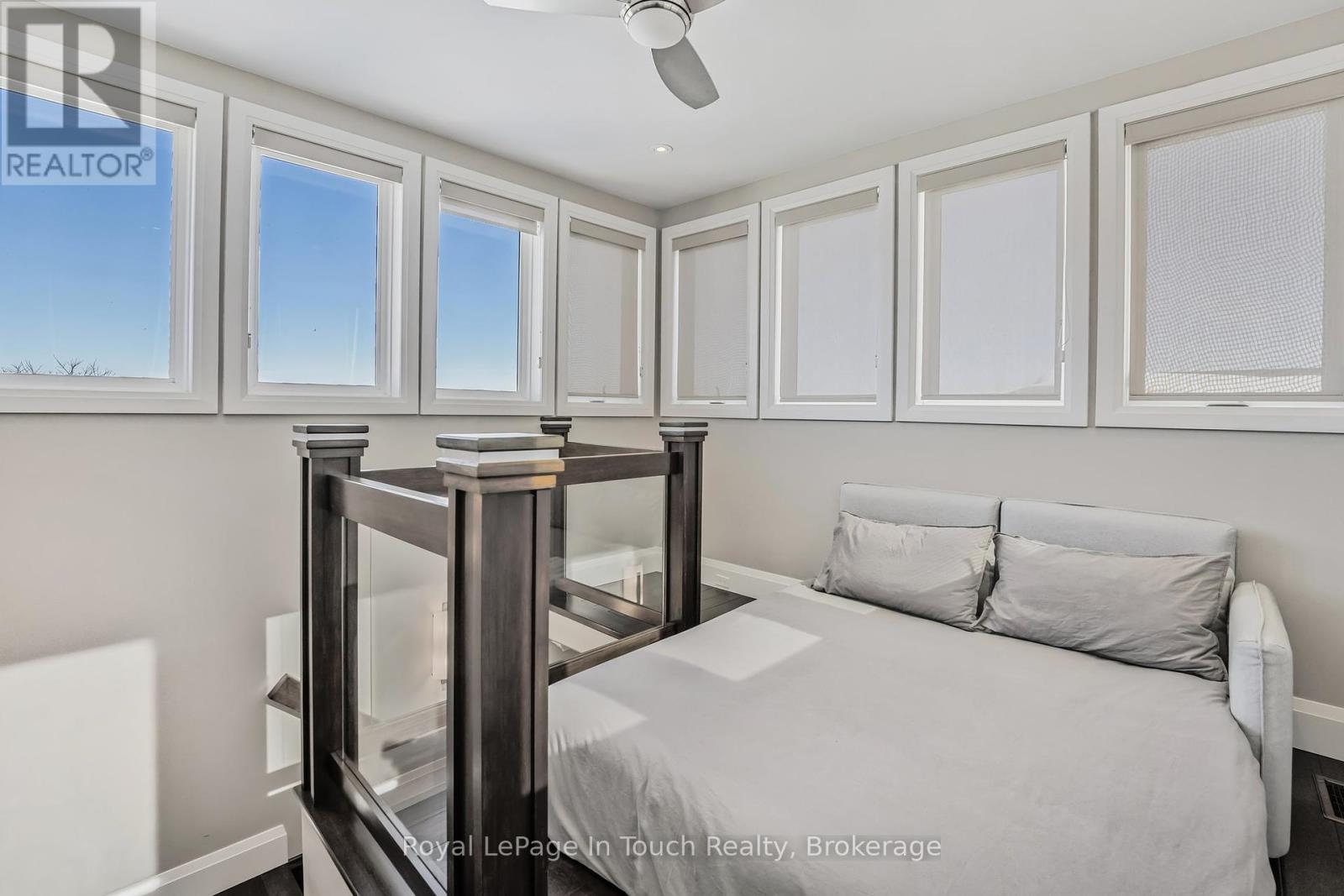 












17 SWAN LANE

,
Tay (Port McNicoll),




Ontario
L0K1R0

