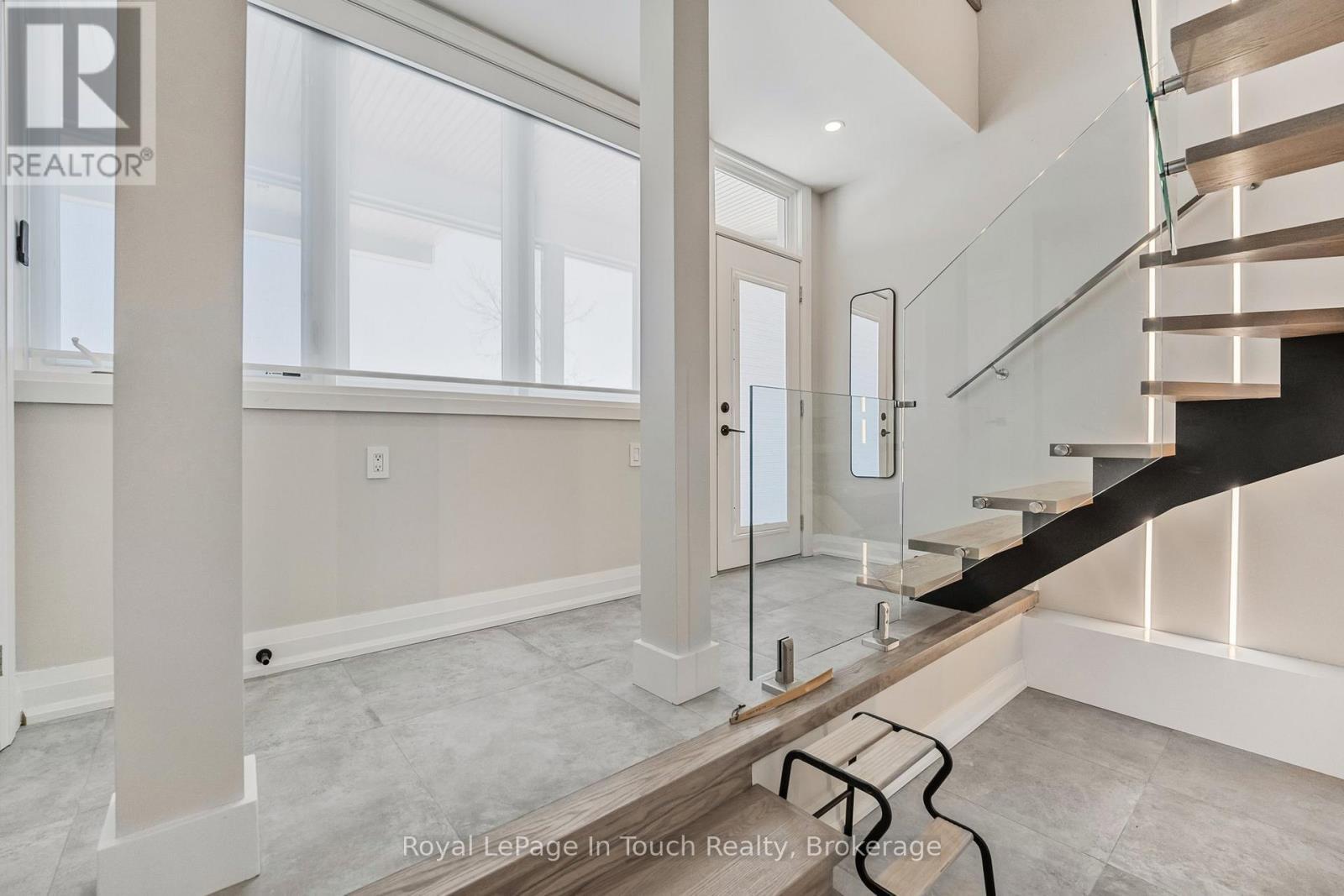 












17 SWAN LANE

,
Tay (Port McNicoll),




Ontario
L0K1R0

