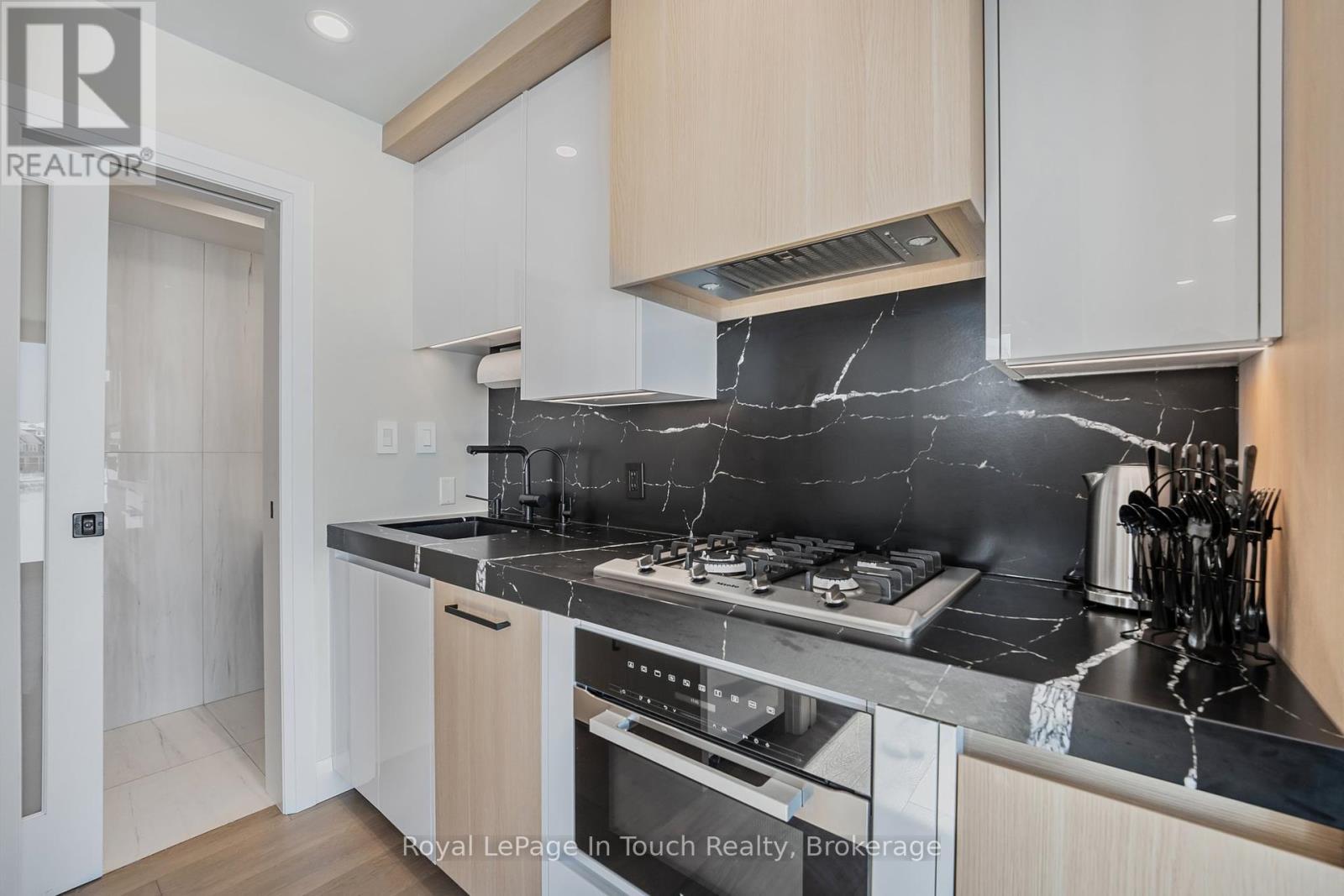 












17 SWAN LANE

,
Tay (Port McNicoll),




Ontario
L0K1R0

