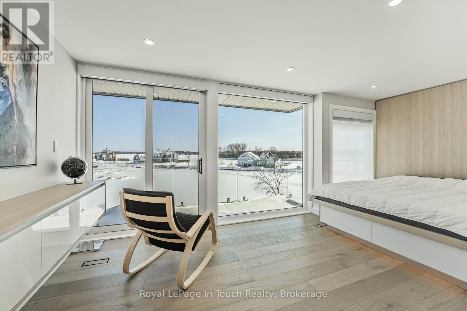 












17 SWAN LANE

,
Tay (Port McNicoll),




Ontario
L0K1R0


