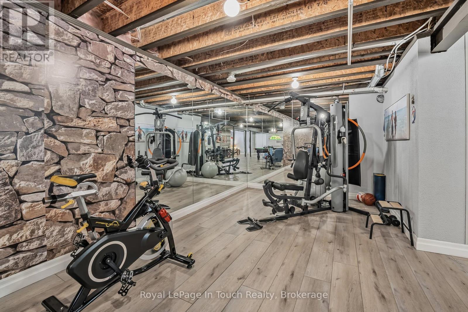 












17 SWAN LANE

,
Tay (Port McNicoll),




Ontario
L0K1R0


