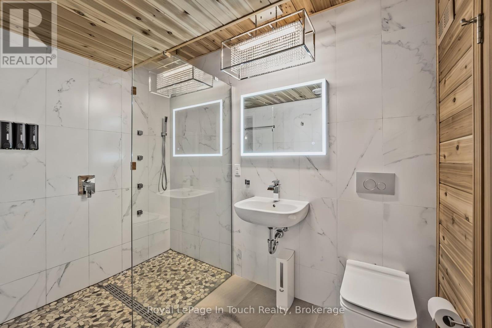 












17 SWAN LANE

,
Tay (Port McNicoll),




Ontario
L0K1R0

