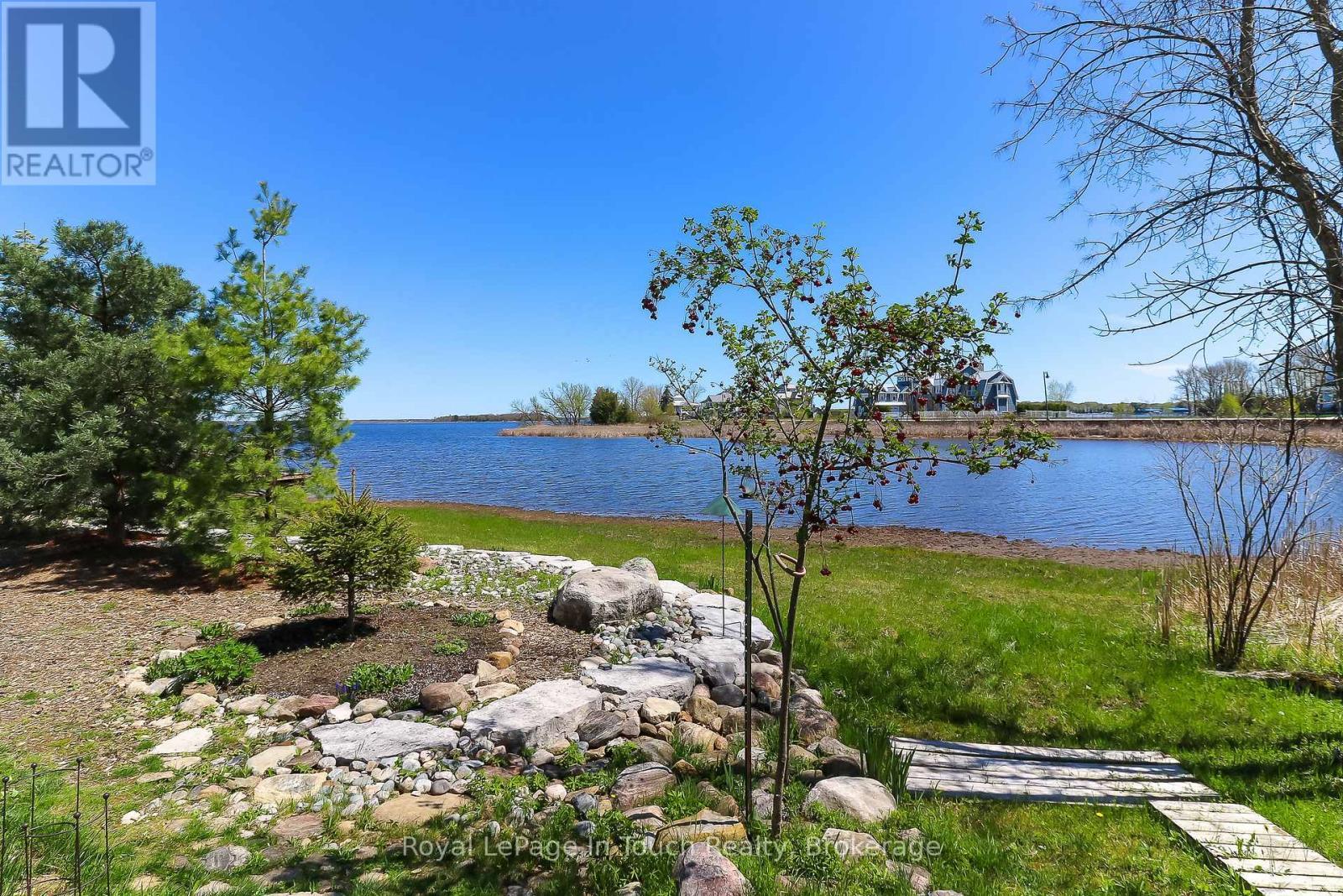 












17 SWAN LANE

,
Tay (Port McNicoll),




Ontario
L0K1R0

