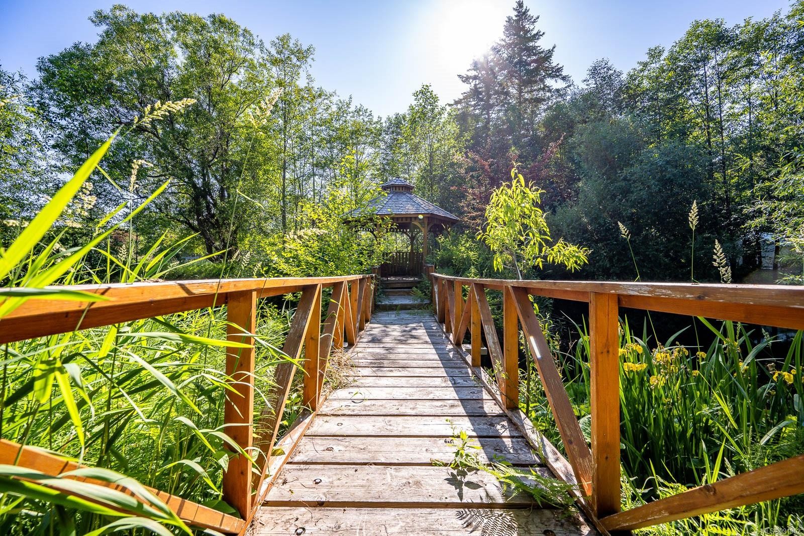 









1885


Central

Rd,
Hornby Island,




BC
V0R 1Z0

