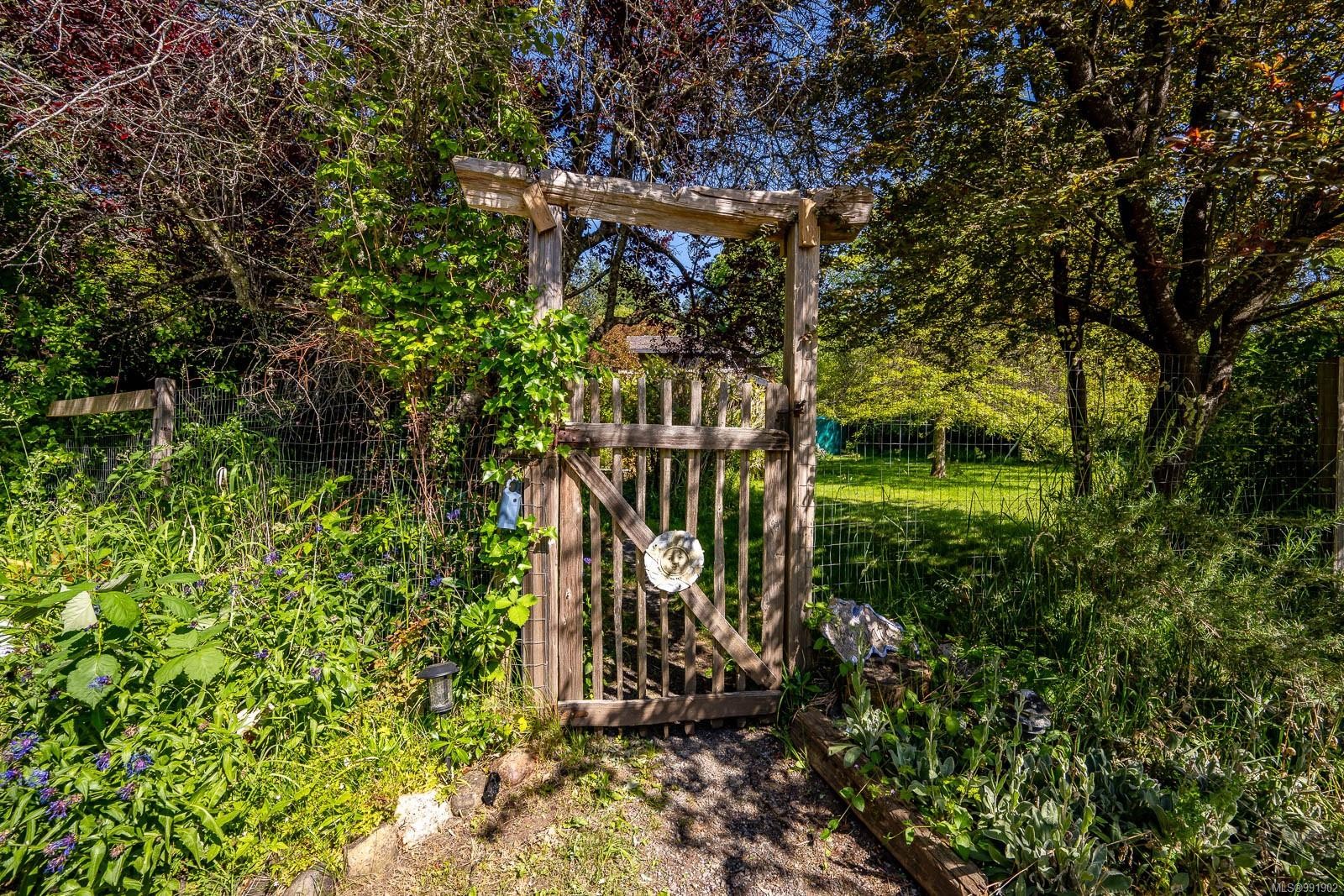 









1885


Central

Rd,
Hornby Island,




BC
V0R 1Z0

