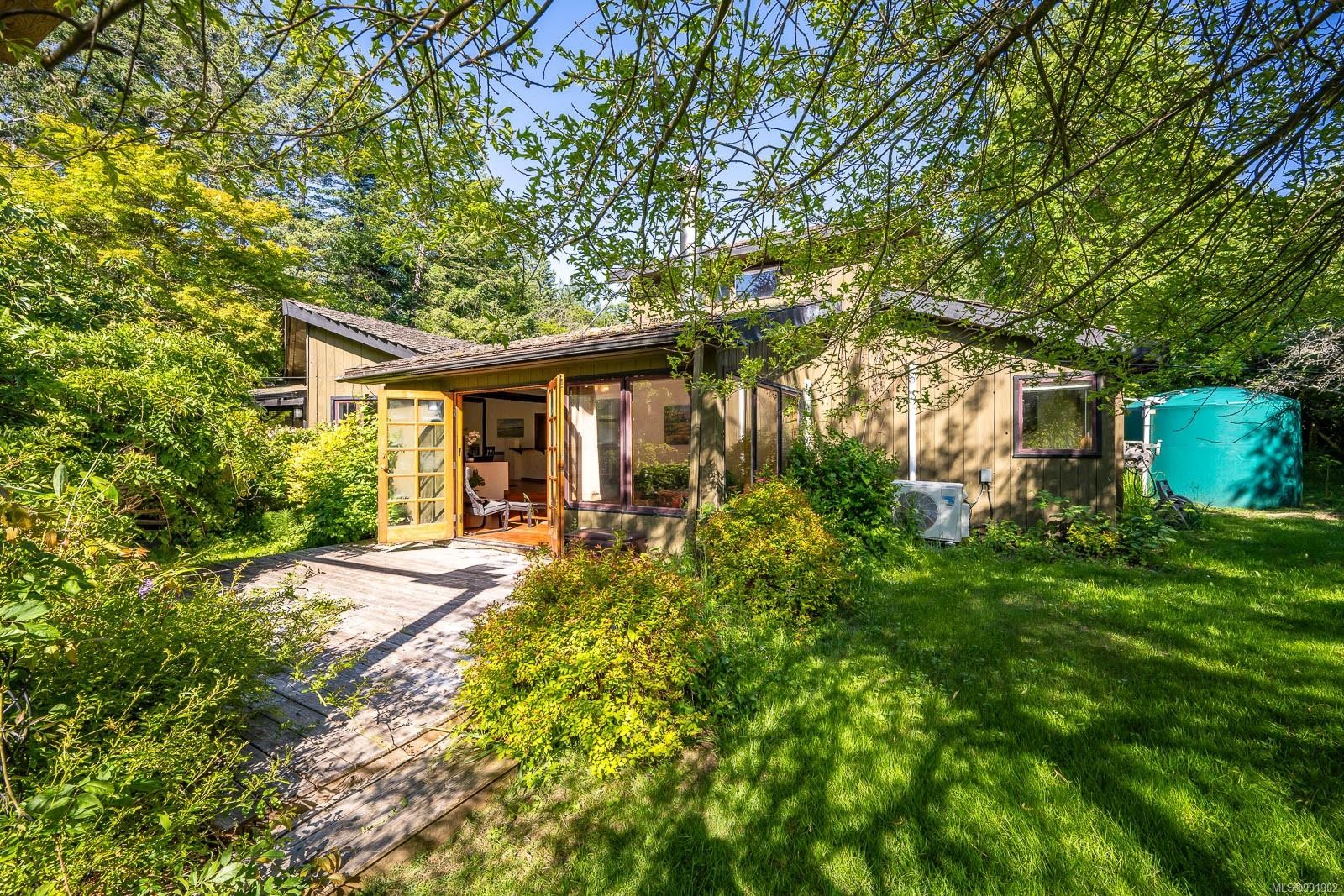 









1885


Central

Rd,
Hornby Island,




BC
V0R 1Z0


