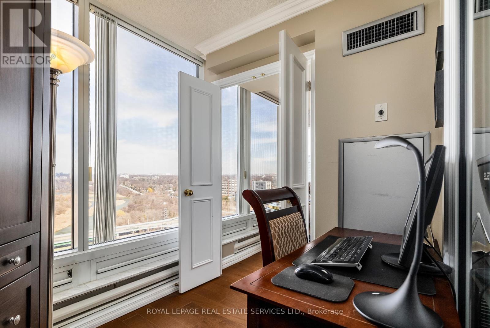 












2812 - 1 PALACE PIER COURT

,
Toronto,




Ontario
M8V3W9

