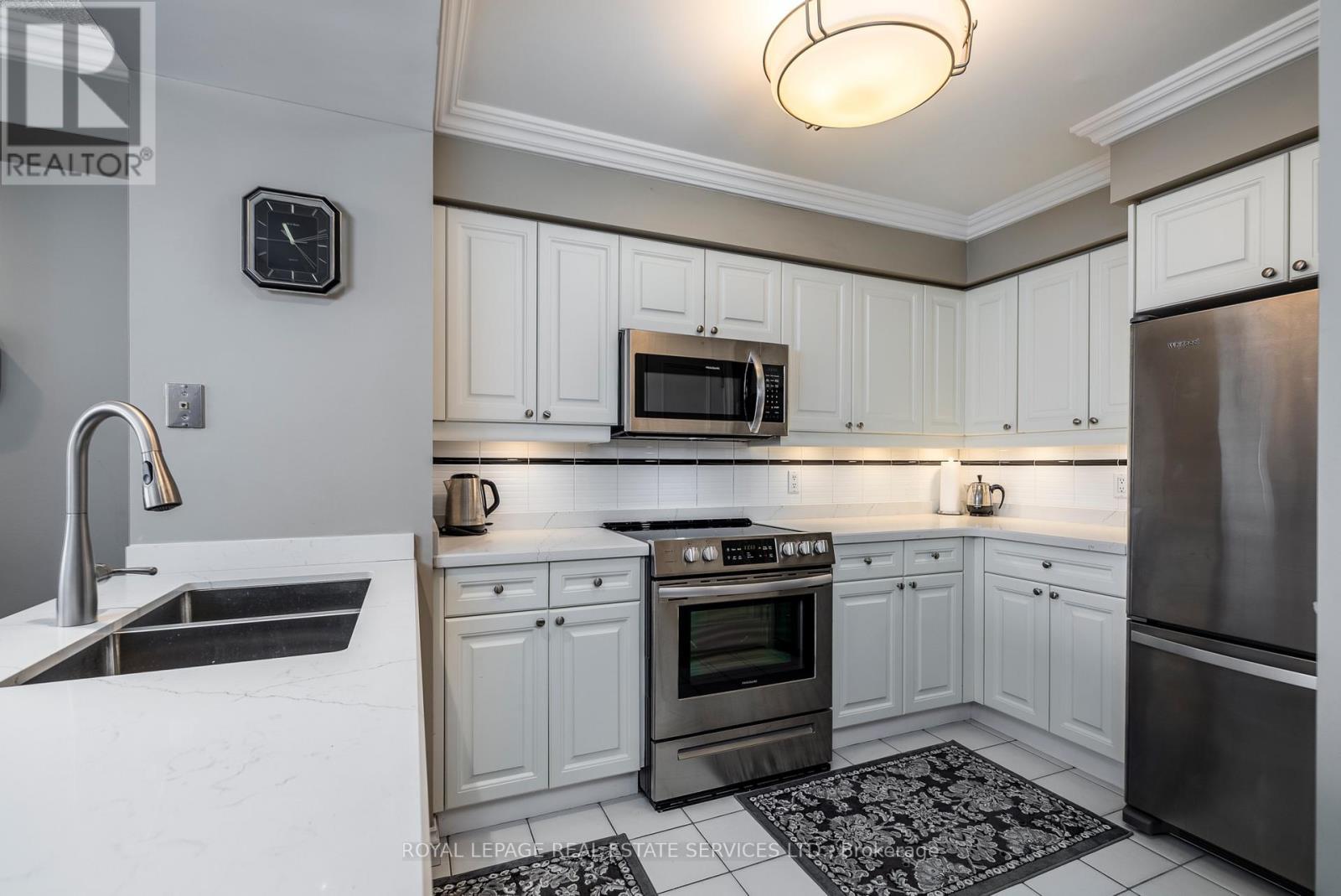 












2812 - 1 PALACE PIER COURT

,
Toronto,




Ontario
M8V3W9

