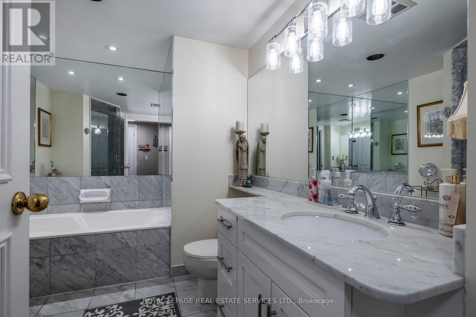












2812 - 1 PALACE PIER COURT

,
Toronto,




Ontario
M8V3W9

