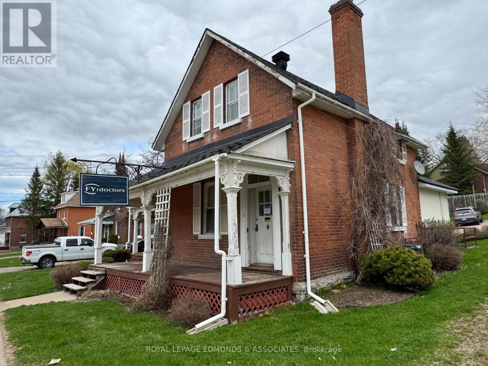 












481 MACKAY STREET

,
Pembroke,




Ontario
K8A1E5

