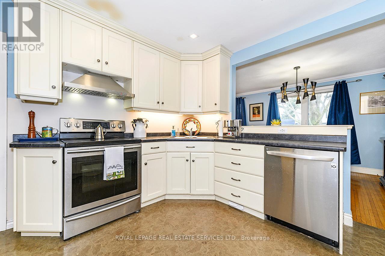 












99 MOUNTBATTEN DRIVE

,
Hamilton,




Ontario
L9C3V6


