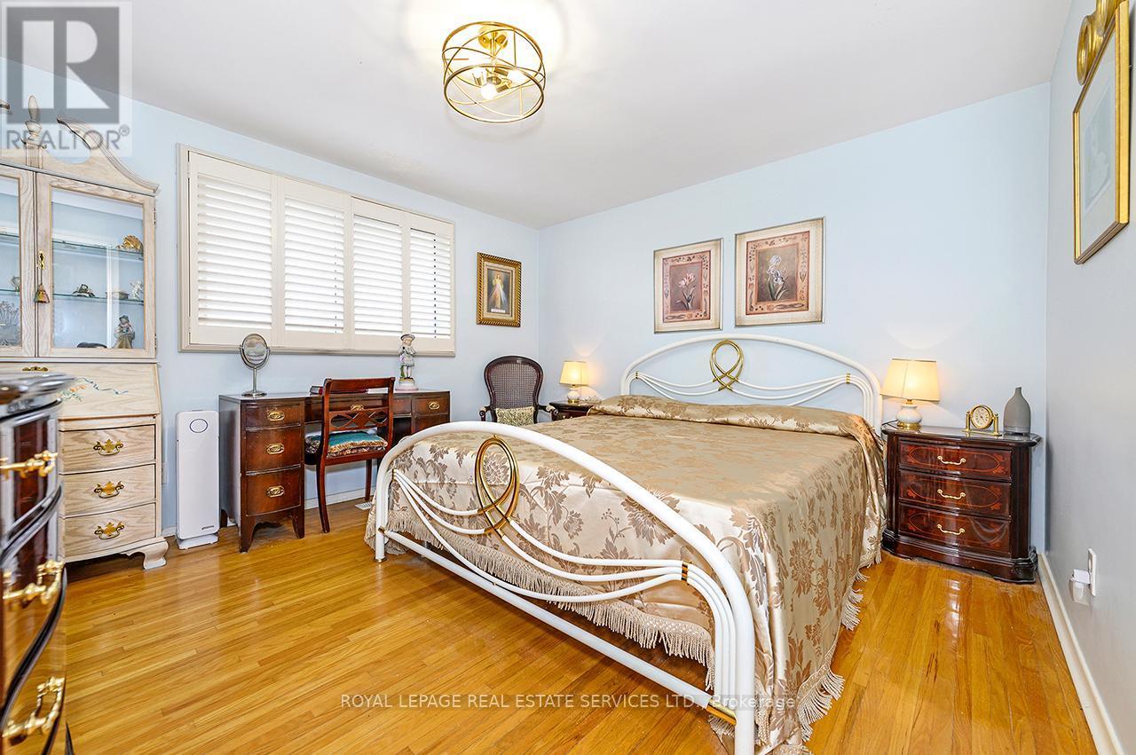 












99 MOUNTBATTEN DRIVE

,
Hamilton,




Ontario
L9C3V6

