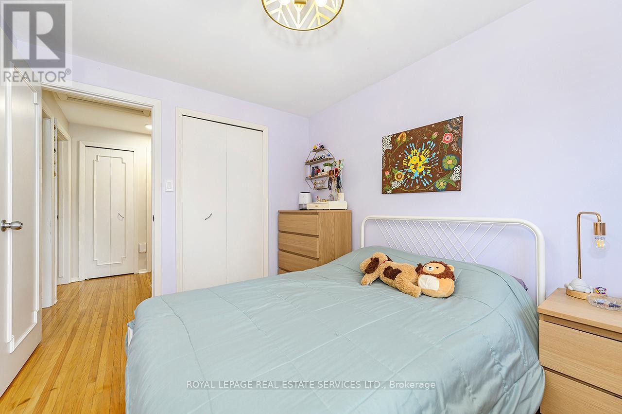 












99 MOUNTBATTEN DRIVE

,
Hamilton,




Ontario
L9C3V6

