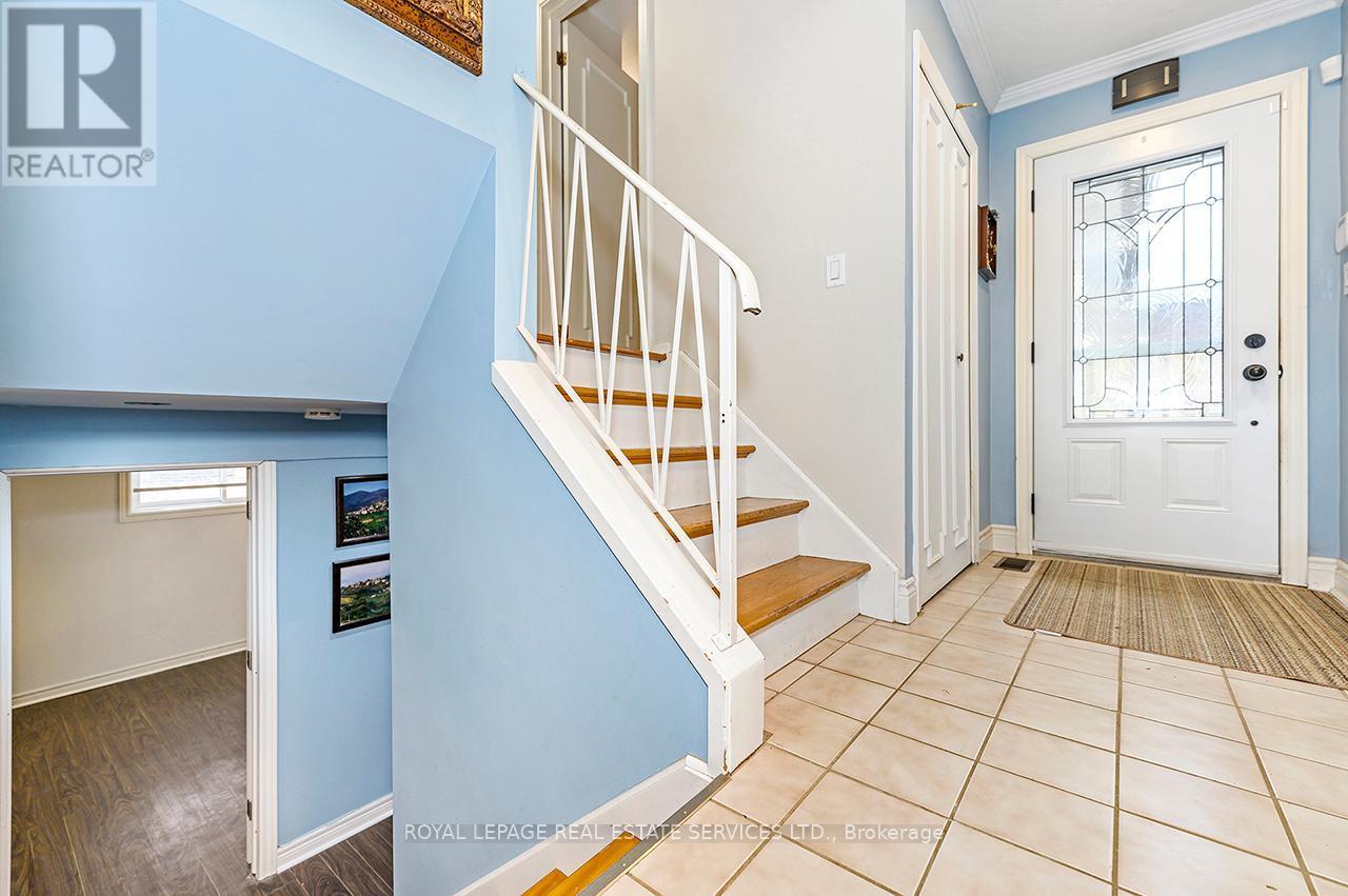 












99 MOUNTBATTEN DRIVE

,
Hamilton,




Ontario
L9C3V6

