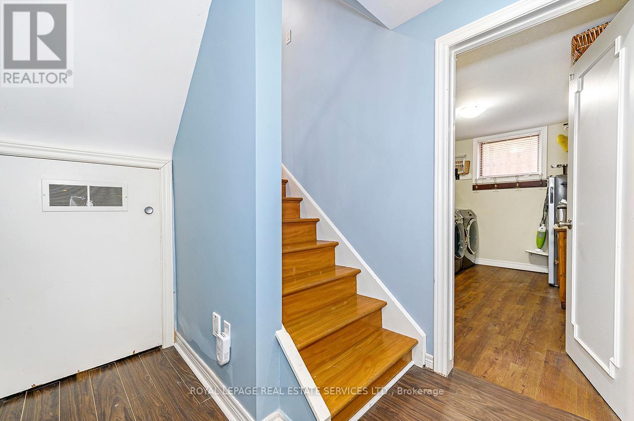 












99 MOUNTBATTEN DRIVE

,
Hamilton,




Ontario
L9C3V6

