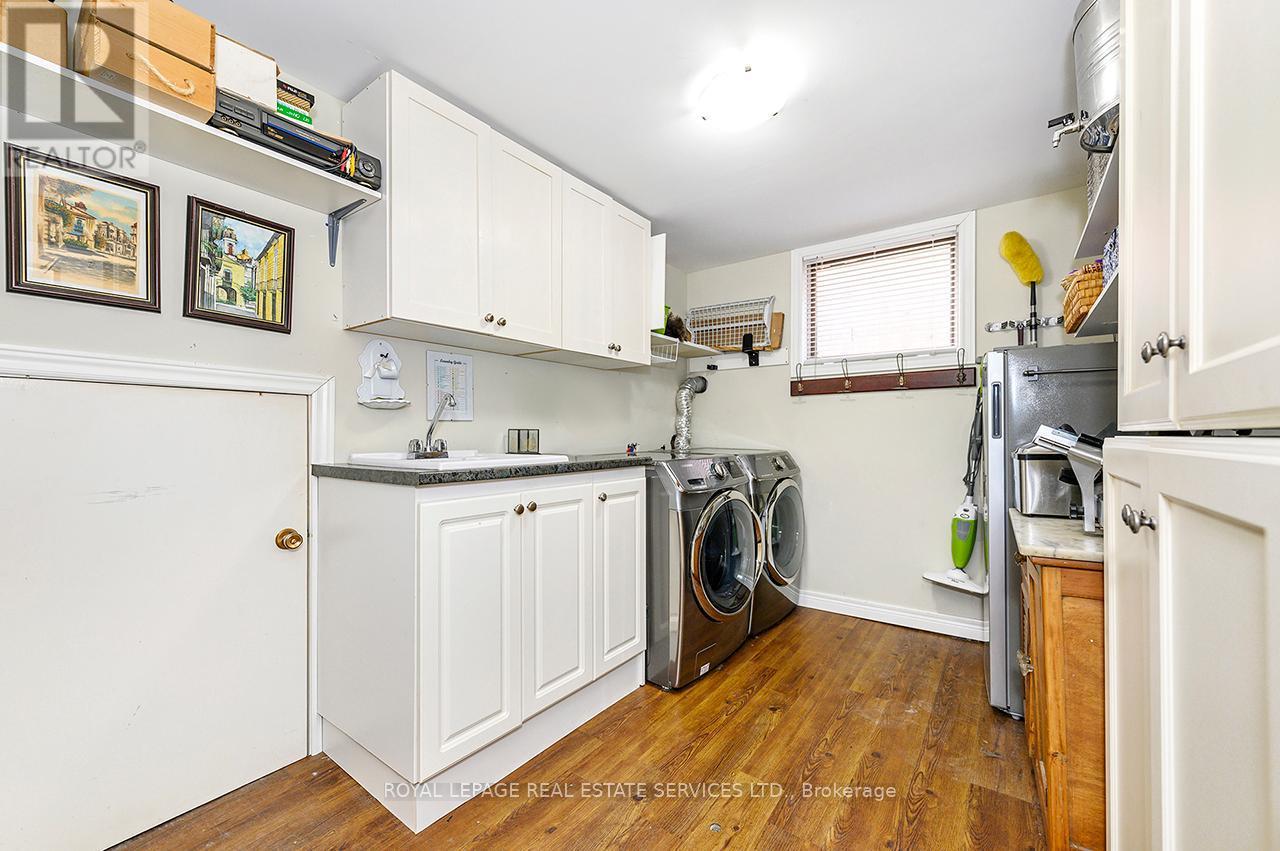 












99 MOUNTBATTEN DRIVE

,
Hamilton,




Ontario
L9C3V6


