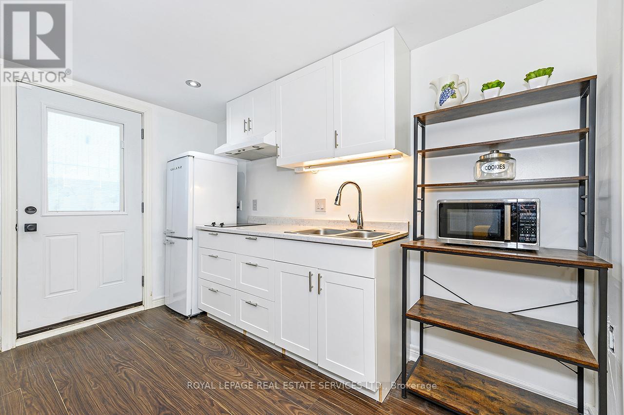 












99 MOUNTBATTEN DRIVE

,
Hamilton,




Ontario
L9C3V6

