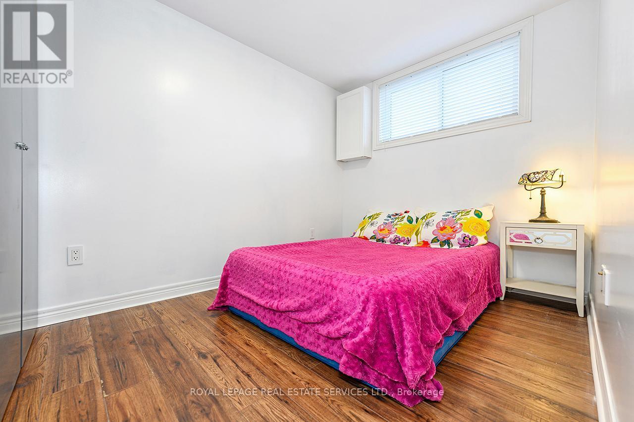 












99 MOUNTBATTEN DRIVE

,
Hamilton,




Ontario
L9C3V6

