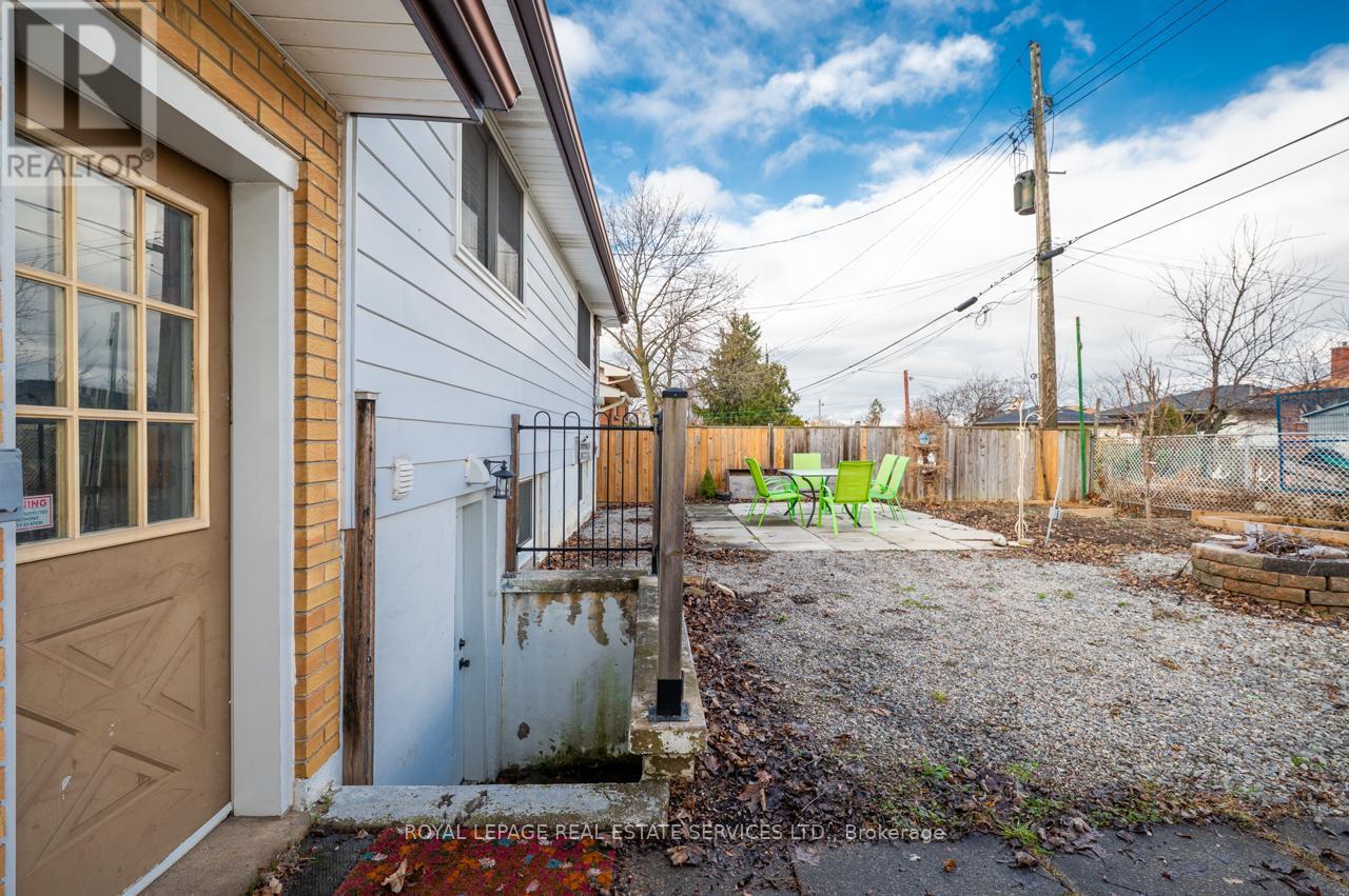 












99 MOUNTBATTEN DRIVE

,
Hamilton,




Ontario
L9C3V6

