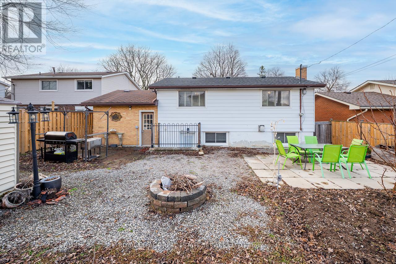 












99 MOUNTBATTEN DRIVE

,
Hamilton,




Ontario
L9C3V6

