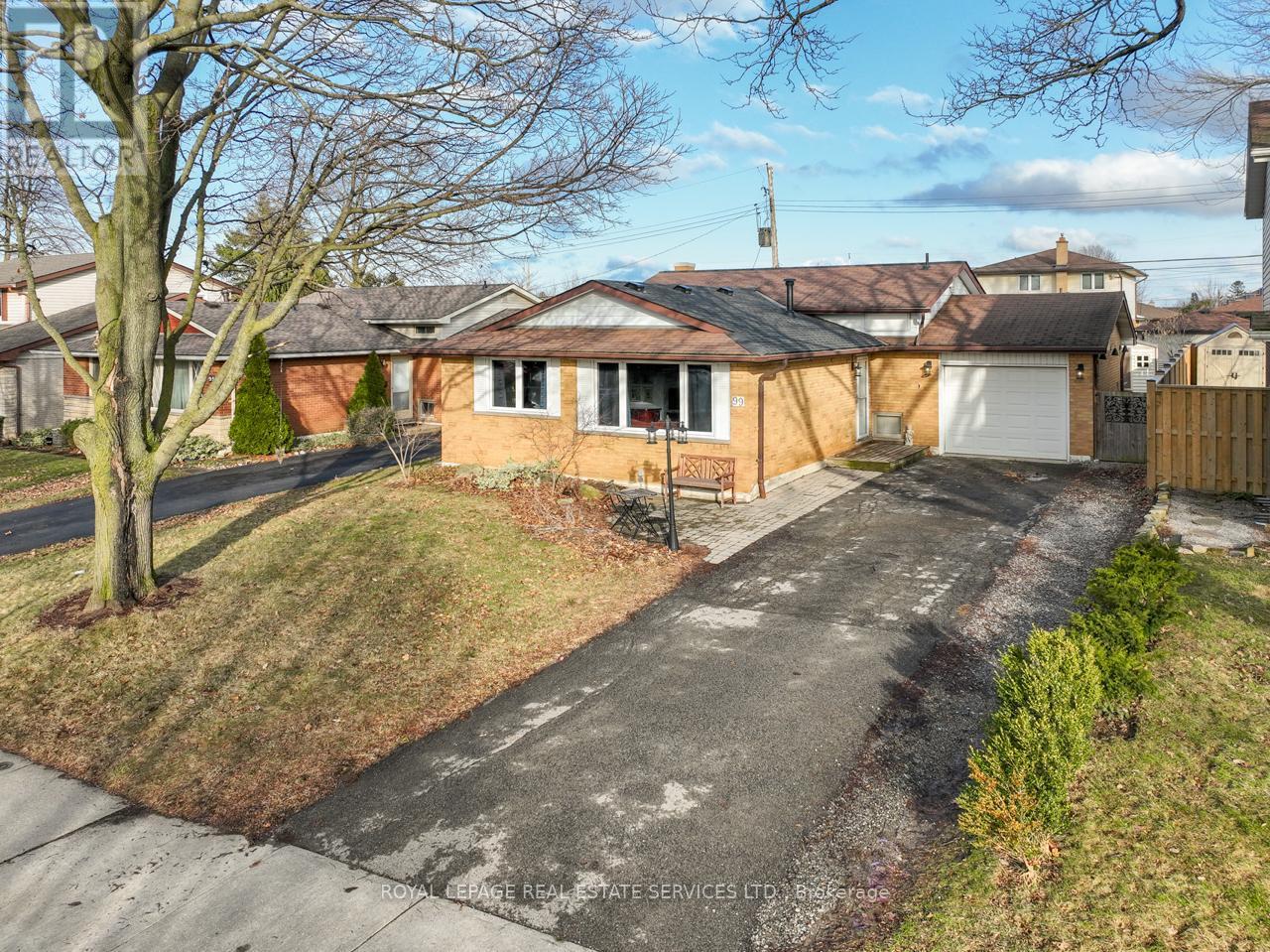 












99 MOUNTBATTEN DRIVE

,
Hamilton,




Ontario
L9C3V6

