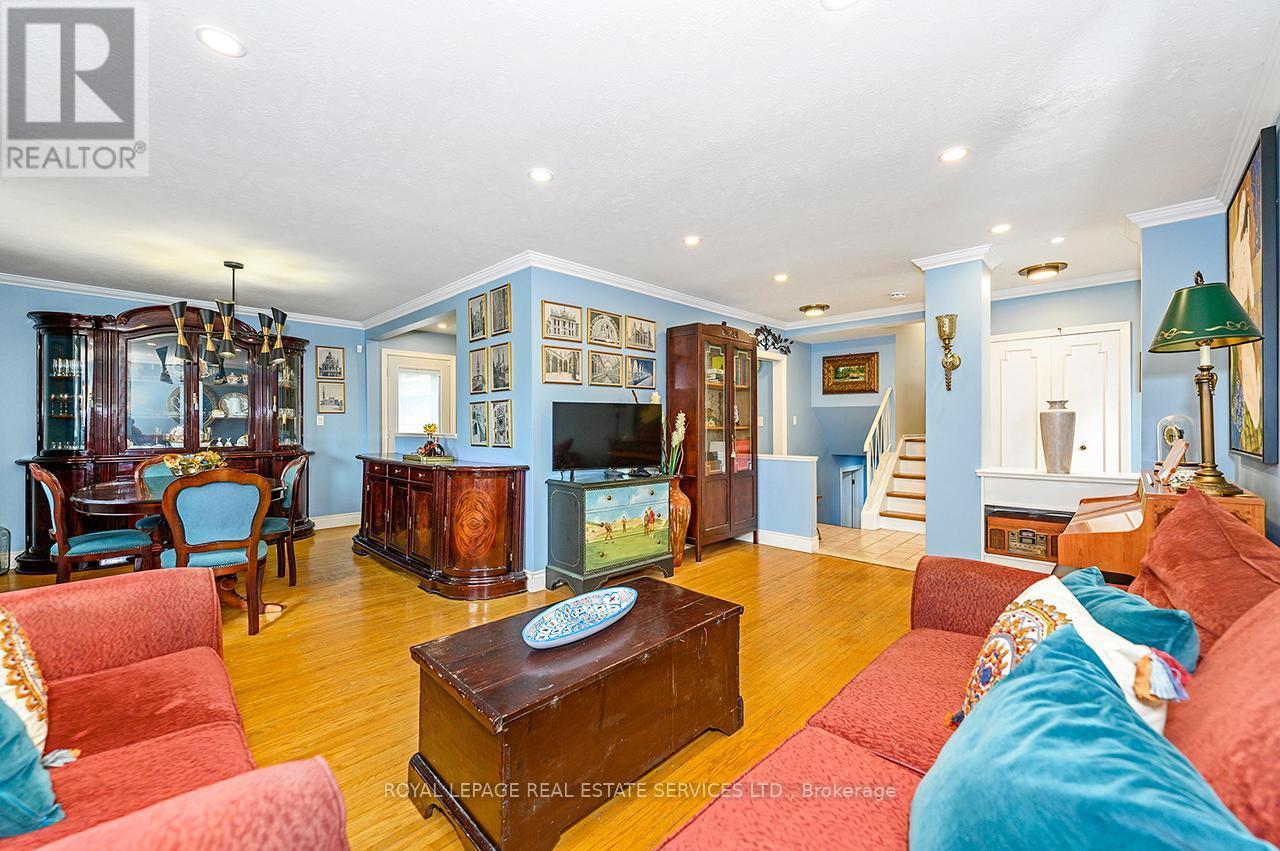 












99 MOUNTBATTEN DRIVE

,
Hamilton,




Ontario
L9C3V6


