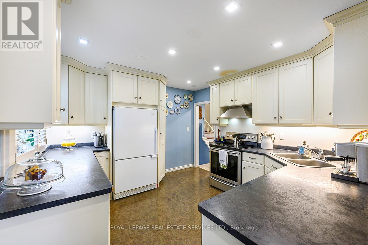 












99 MOUNTBATTEN DRIVE

,
Hamilton,




Ontario
L9C3V6

