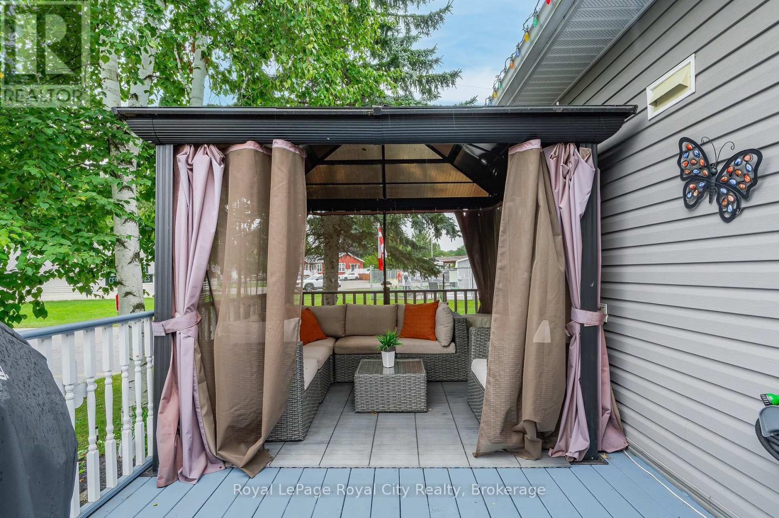 












40 BULLFROG DRIVE

,
Puslinch,




Ontario
N0B2J0

