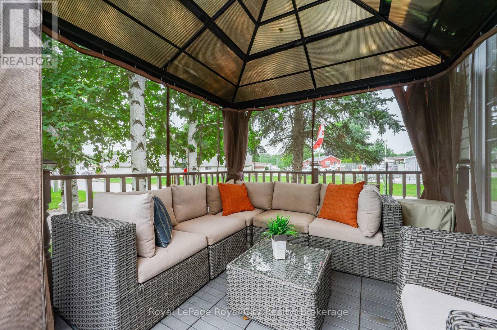 












40 BULLFROG DRIVE

,
Puslinch,




Ontario
N0B2J0


