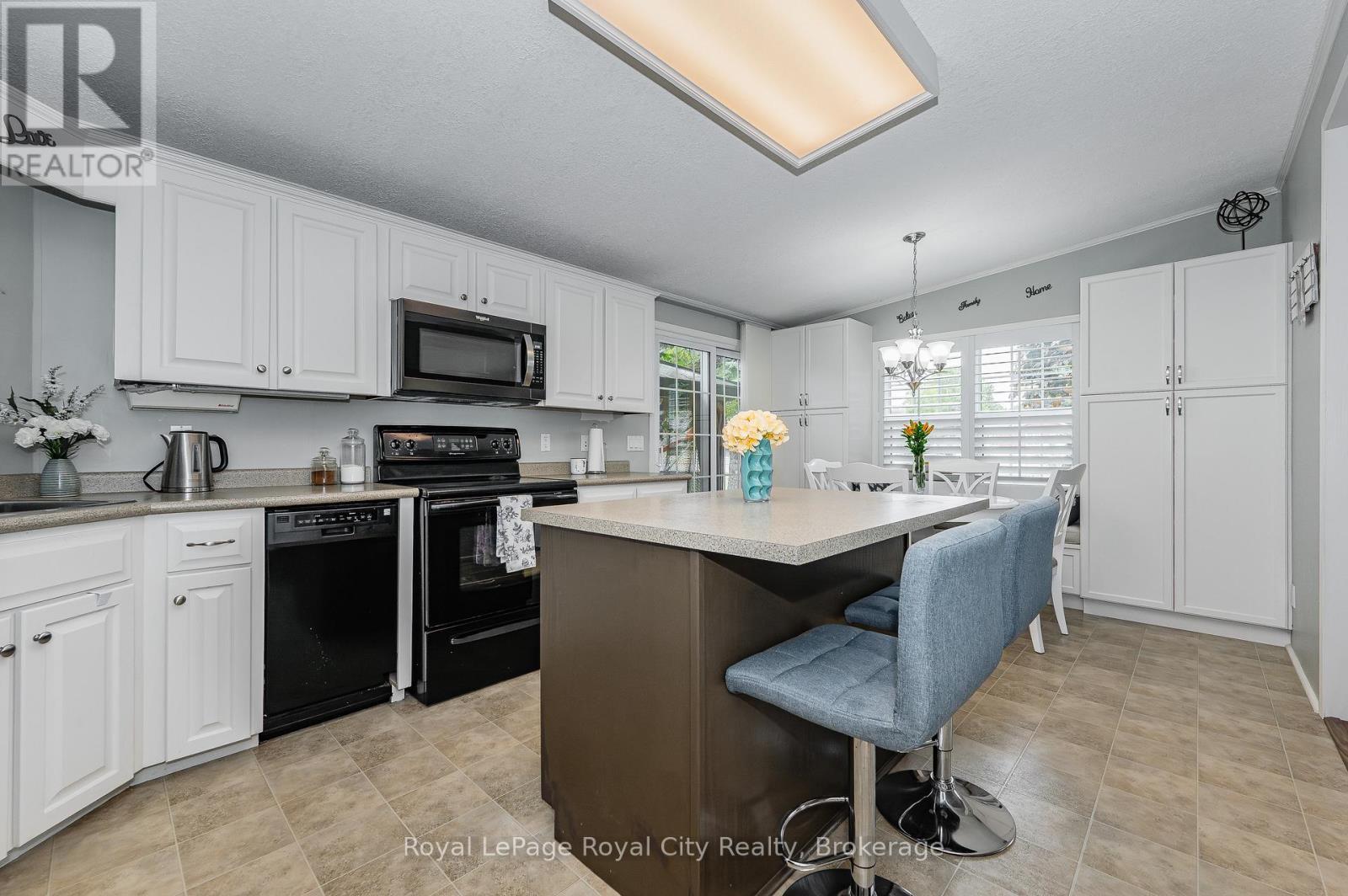 












40 BULLFROG DRIVE

,
Puslinch,




Ontario
N0B2J0


