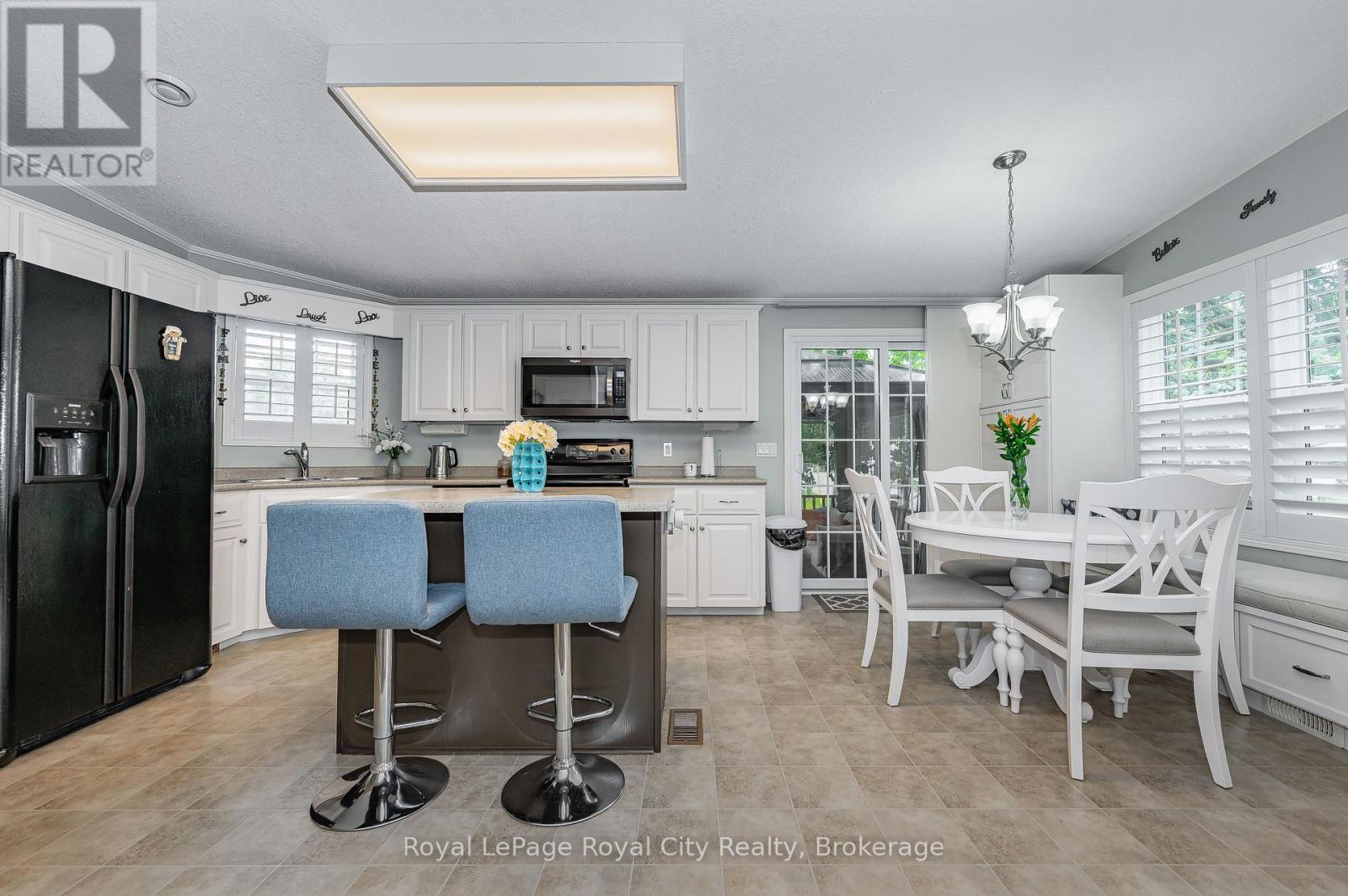 












40 BULLFROG DRIVE

,
Puslinch,




Ontario
N0B2J0

