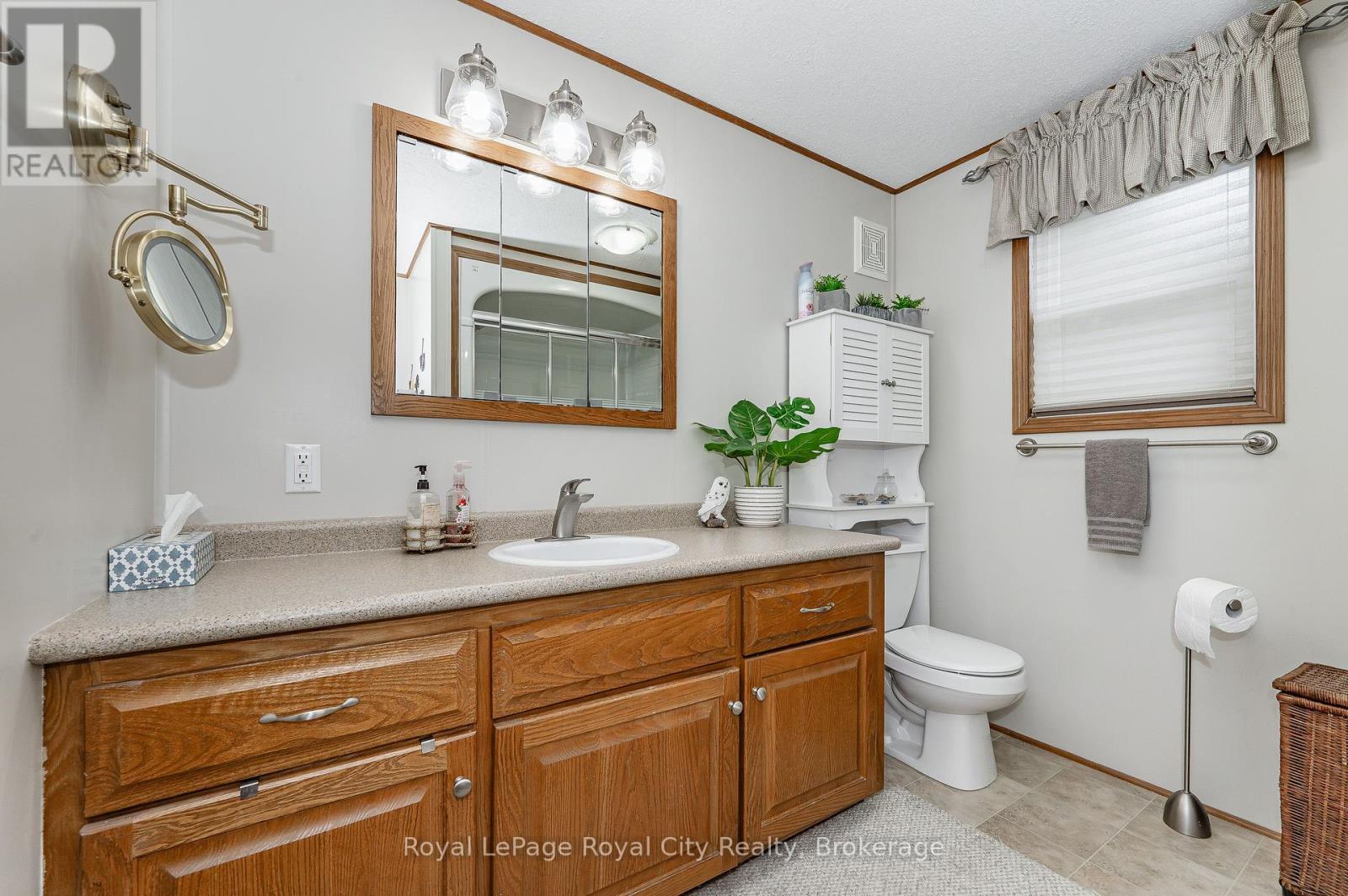 












40 BULLFROG DRIVE

,
Puslinch,




Ontario
N0B2J0

