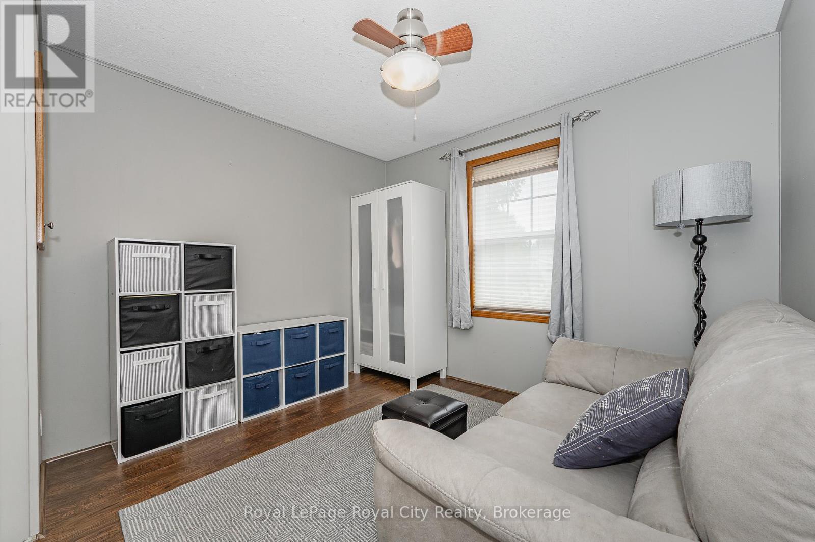












40 BULLFROG DRIVE

,
Puslinch,




Ontario
N0B2J0


