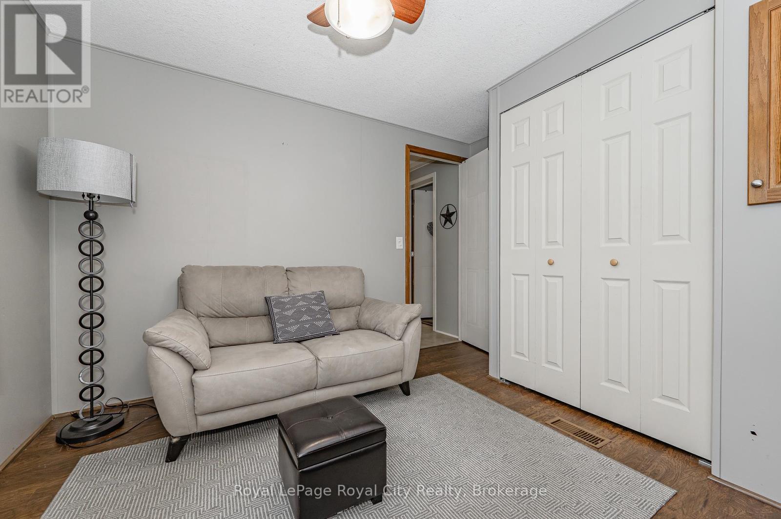 












40 BULLFROG DRIVE

,
Puslinch,




Ontario
N0B2J0

