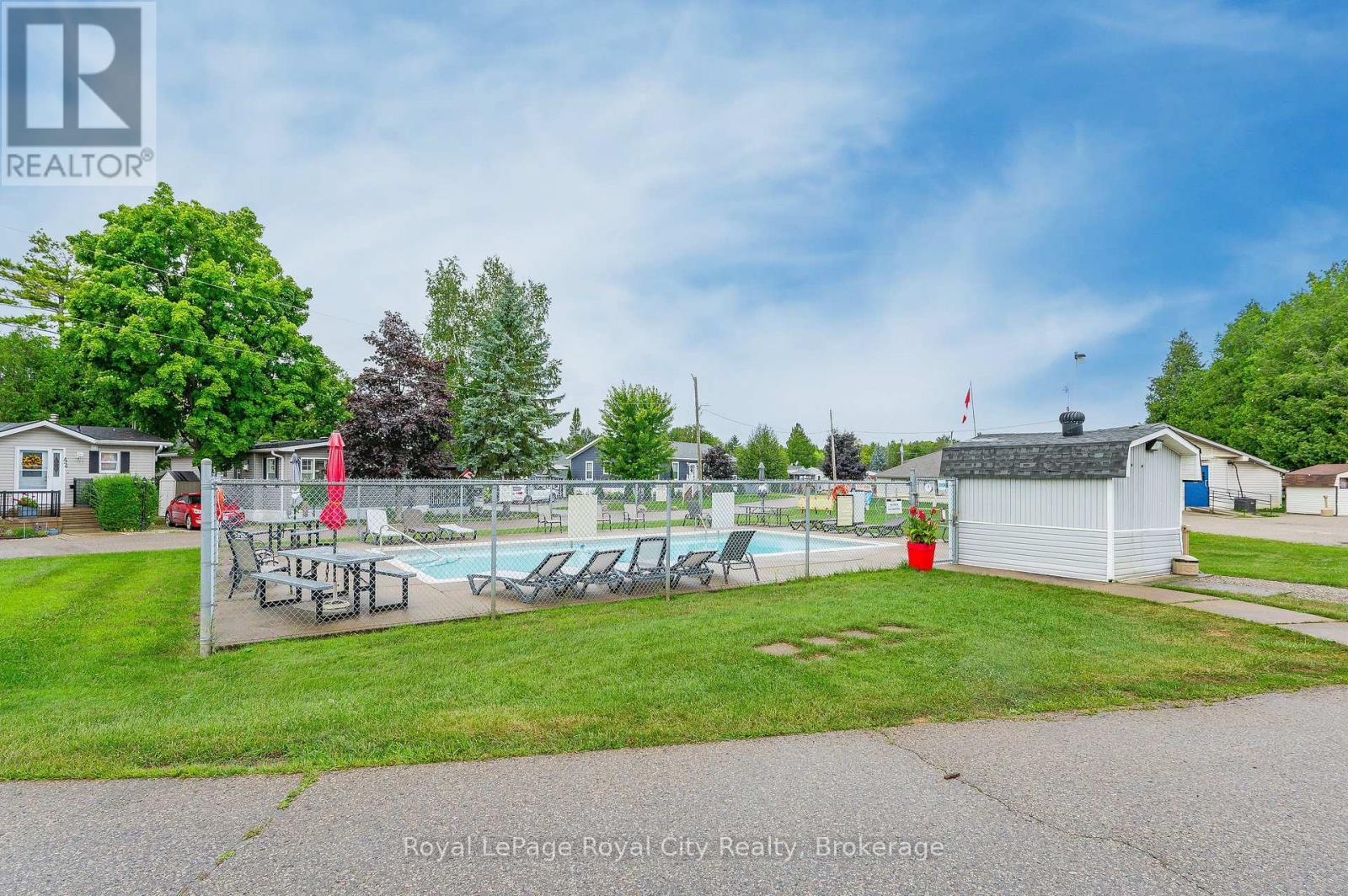 












40 BULLFROG DRIVE

,
Puslinch,




Ontario
N0B2J0

