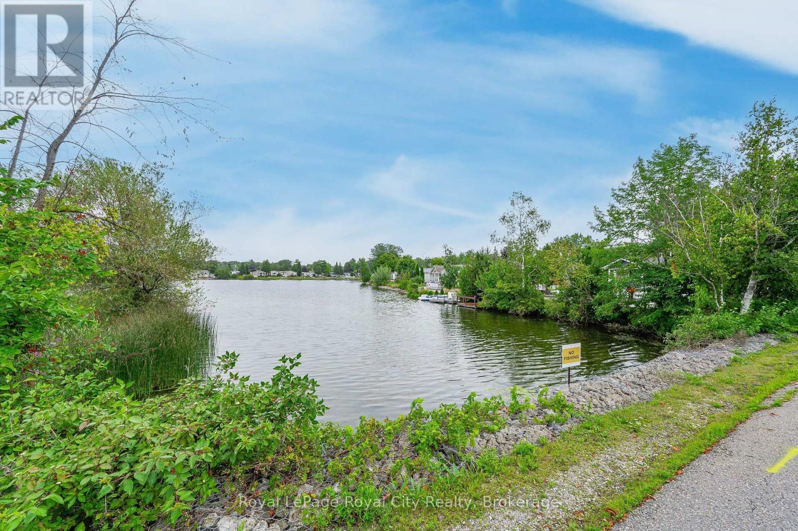 












40 BULLFROG DRIVE

,
Puslinch,




Ontario
N0B2J0

