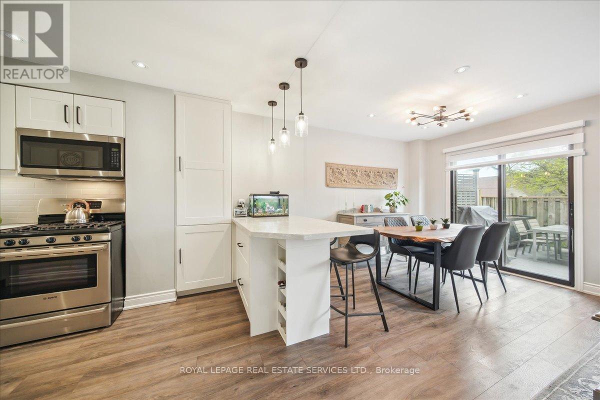 












1 - 660 OXFORD ROAD

,
Burlington,




Ontario
L7N3M1

