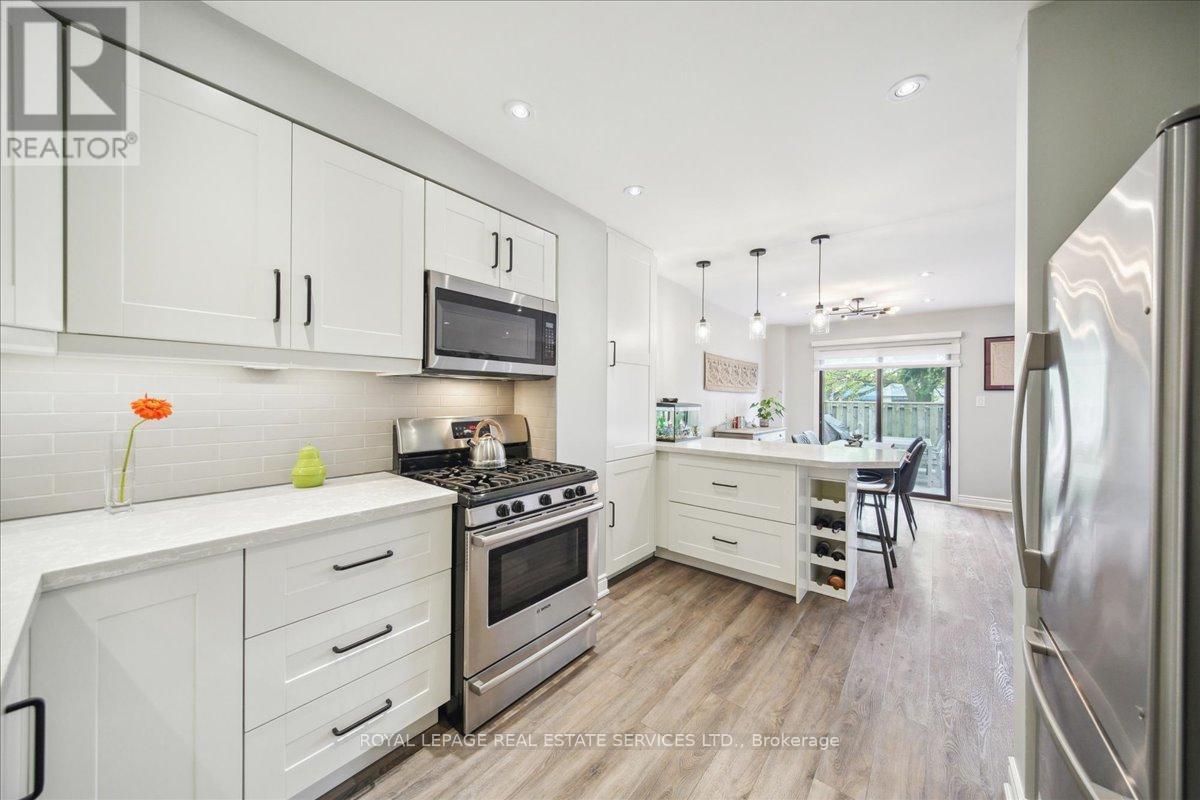 












1 - 660 OXFORD ROAD

,
Burlington,




Ontario
L7N3M1

