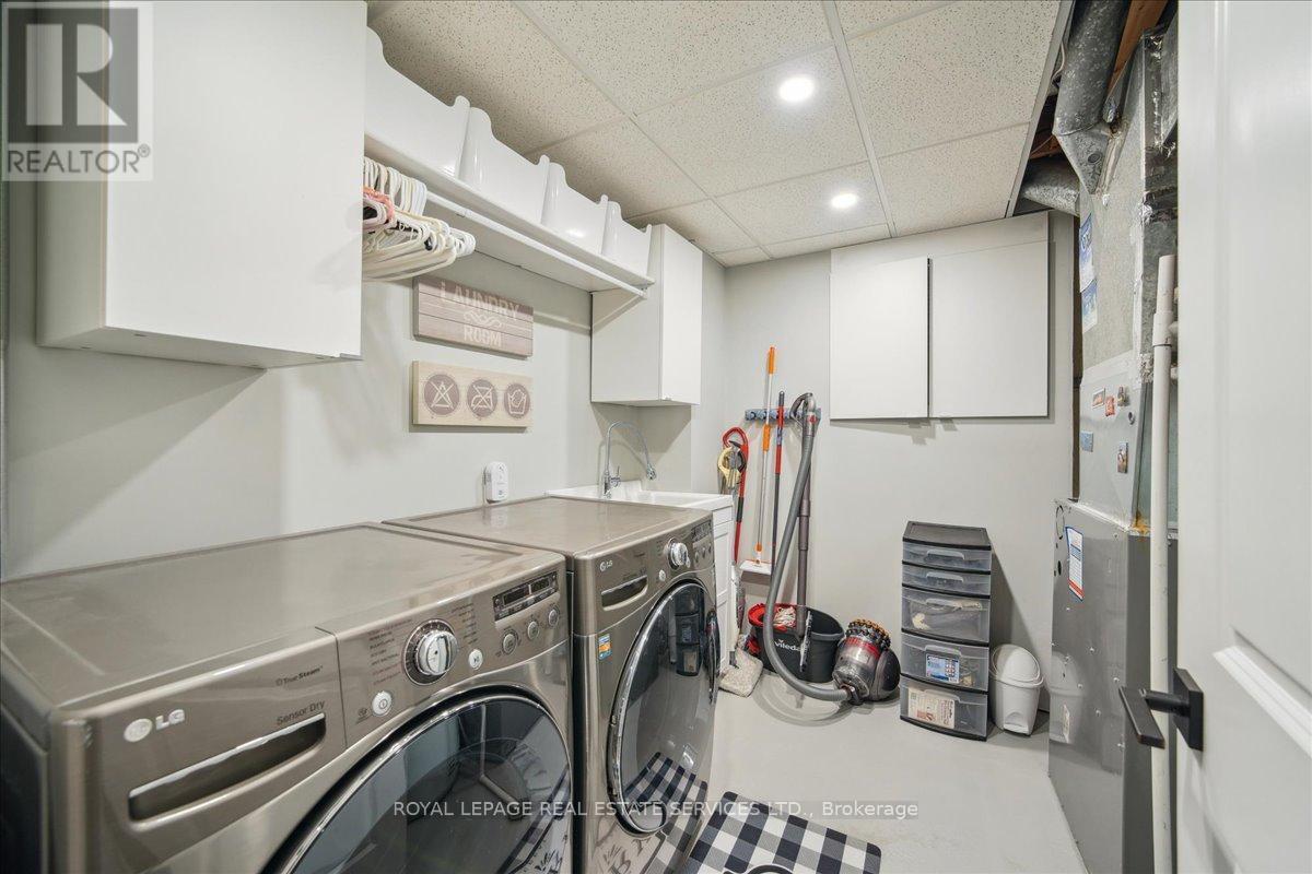 












1 - 660 OXFORD ROAD

,
Burlington,




Ontario
L7N3M1

