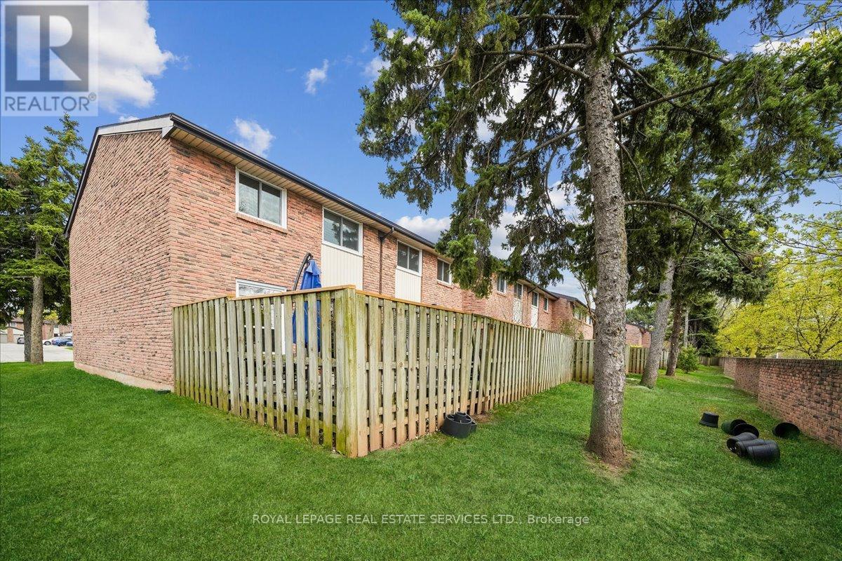 












1 - 660 OXFORD ROAD

,
Burlington,




Ontario
L7N3M1

