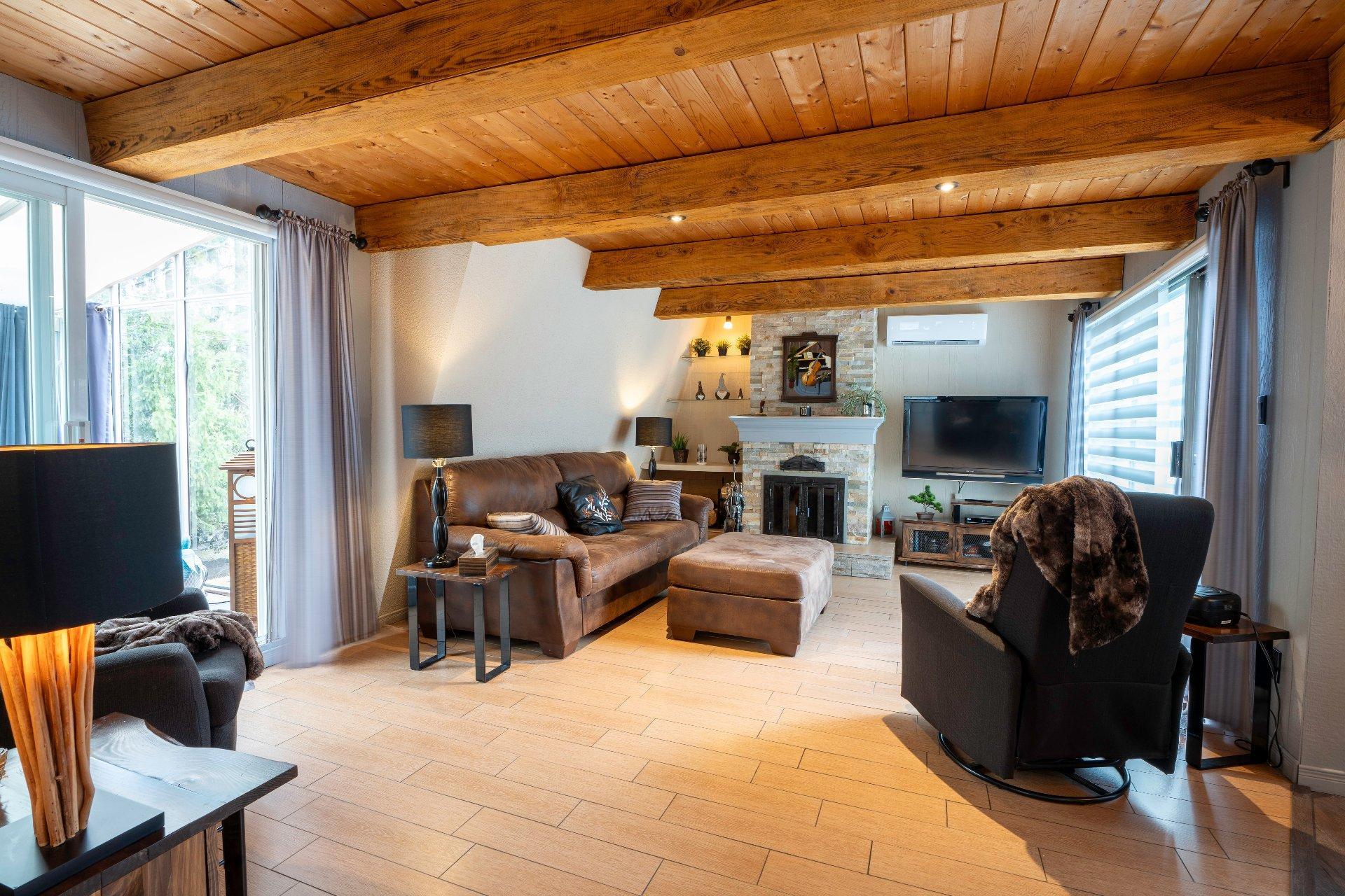 









105


Rue des Chênes

,
Orford,




QC
J1X7A6

