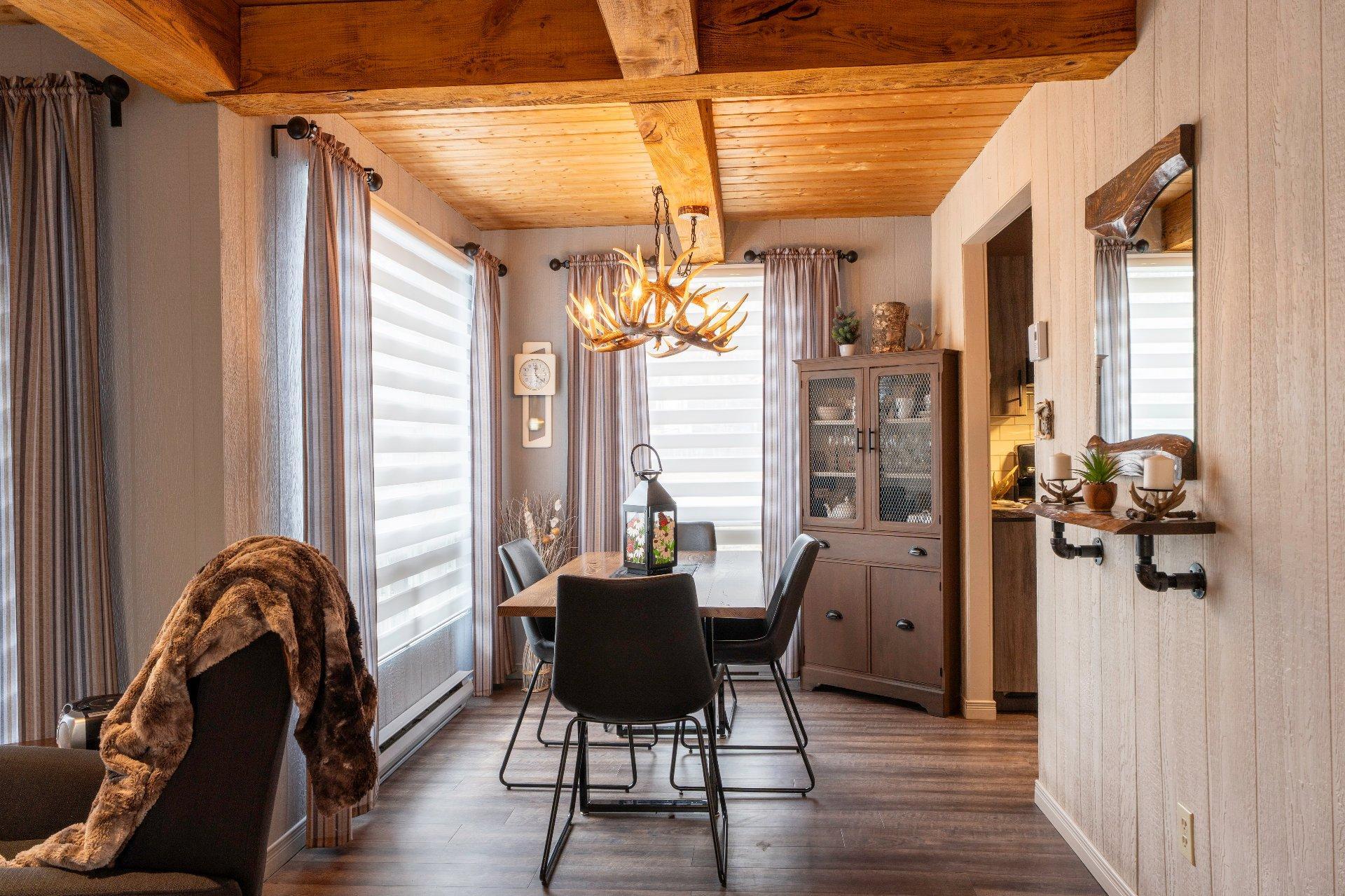 









105


Rue des Chênes

,
Orford,




QC
J1X7A6

