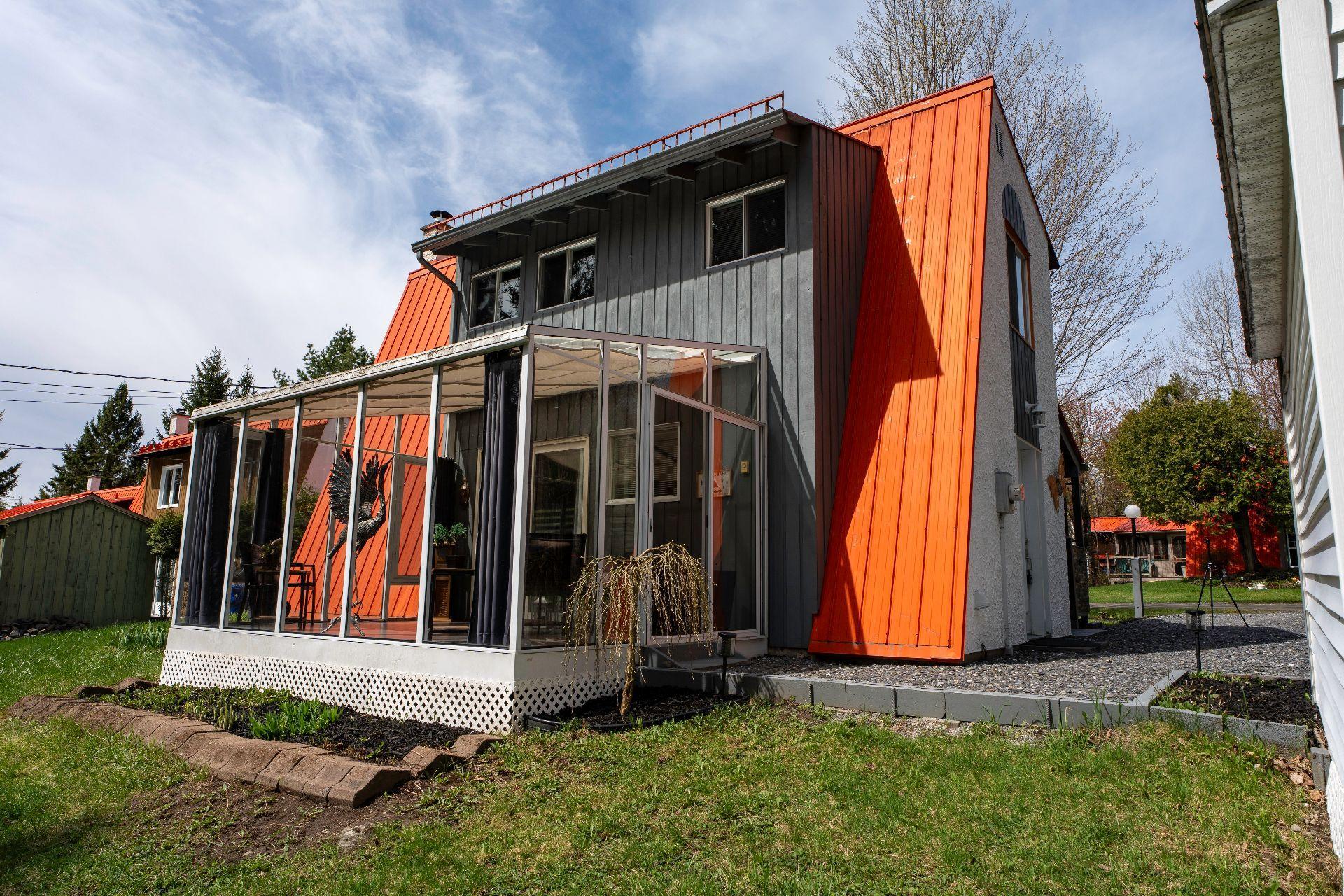 









105


Rue des Chênes

,
Orford,




QC
J1X7A6

